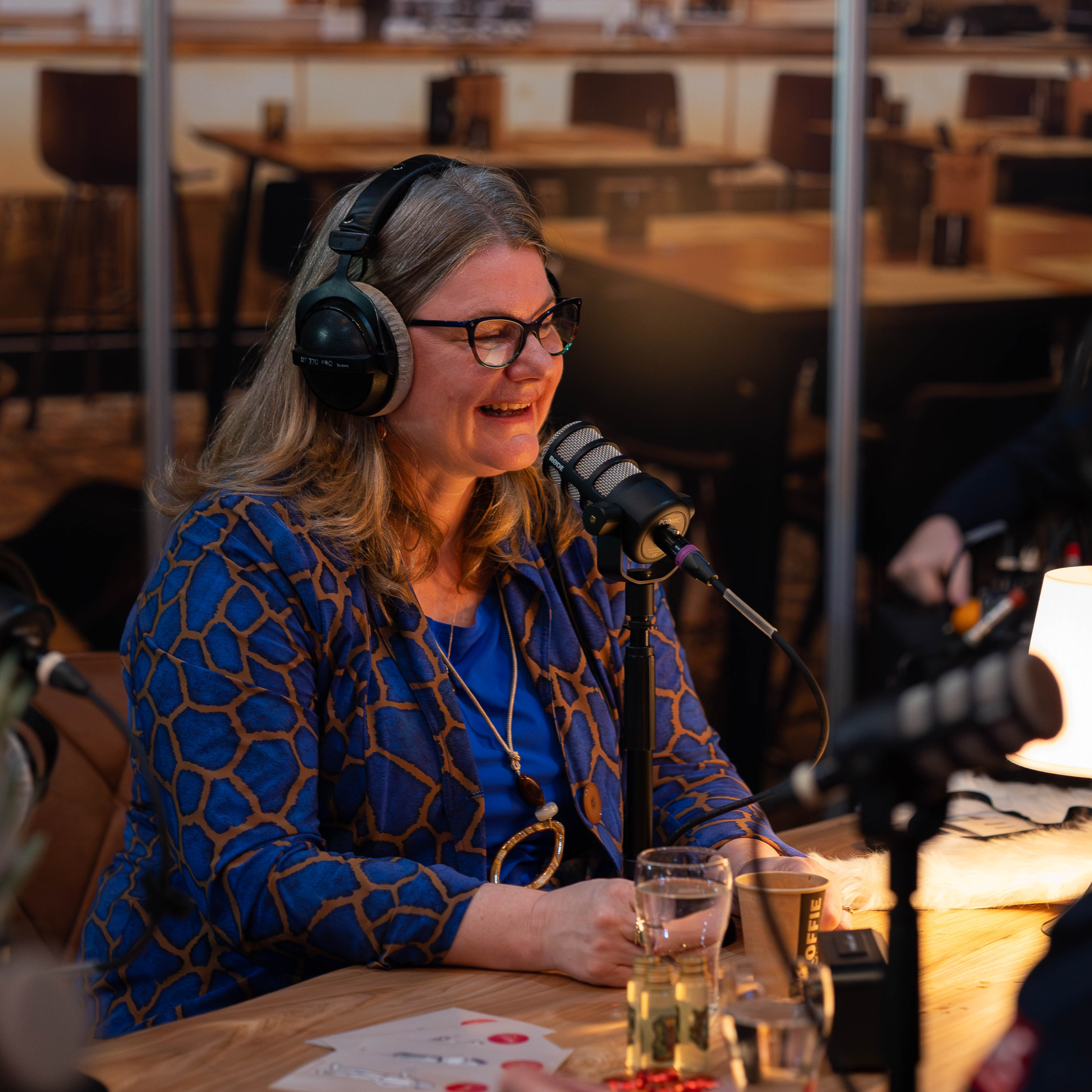 Een gesprek dat begint op een horecabeurs… en eindigt bij de roots in Drenthe | S18E07 episode artwork