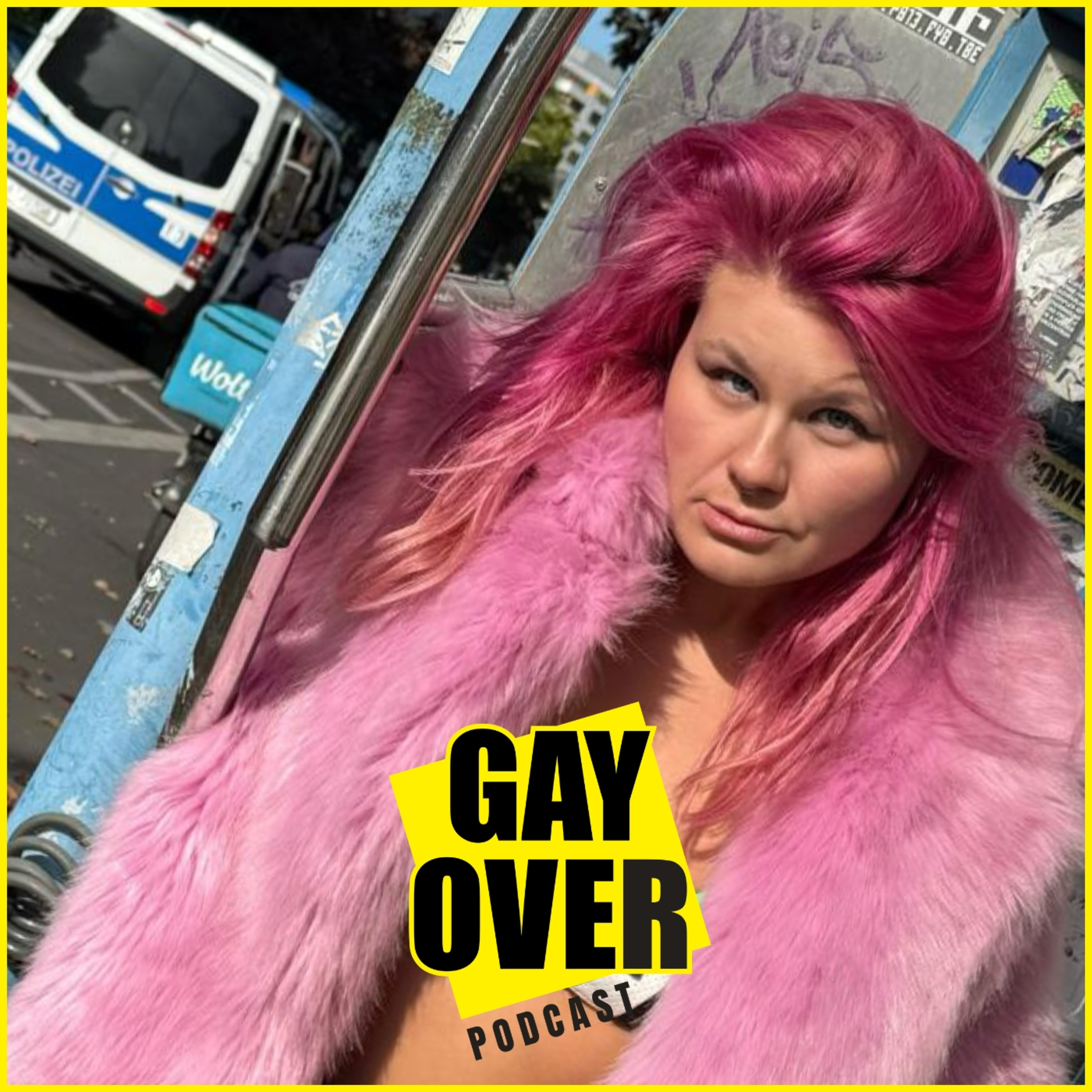 S12 #14 Die Bouncerin der SYMBIOTIKKA im KITKATCLUB – Charlotte Lion | GAY OVER