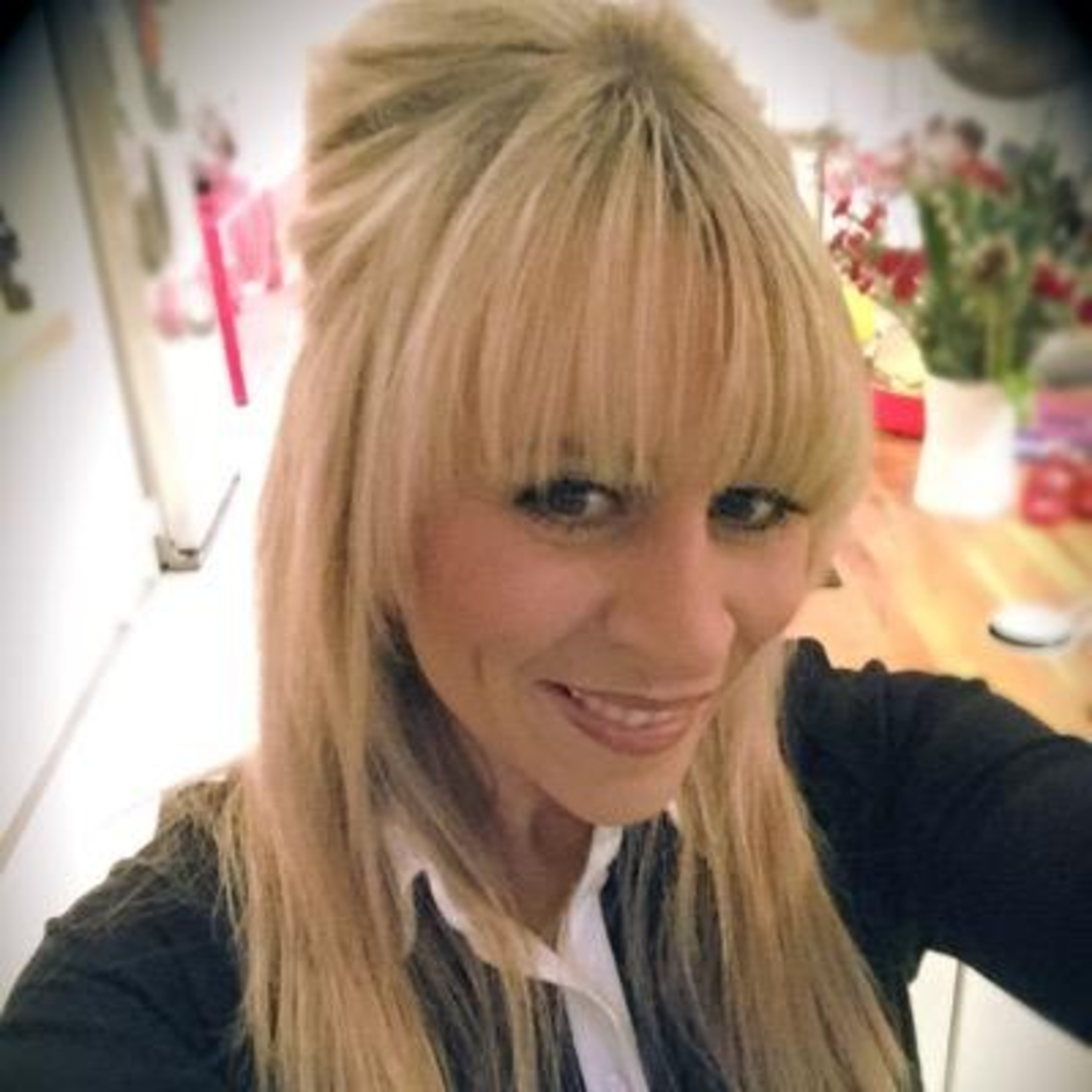 Sarah Collins: A Singer's Journey From Pregnancy to Brain Tumour episode artwork