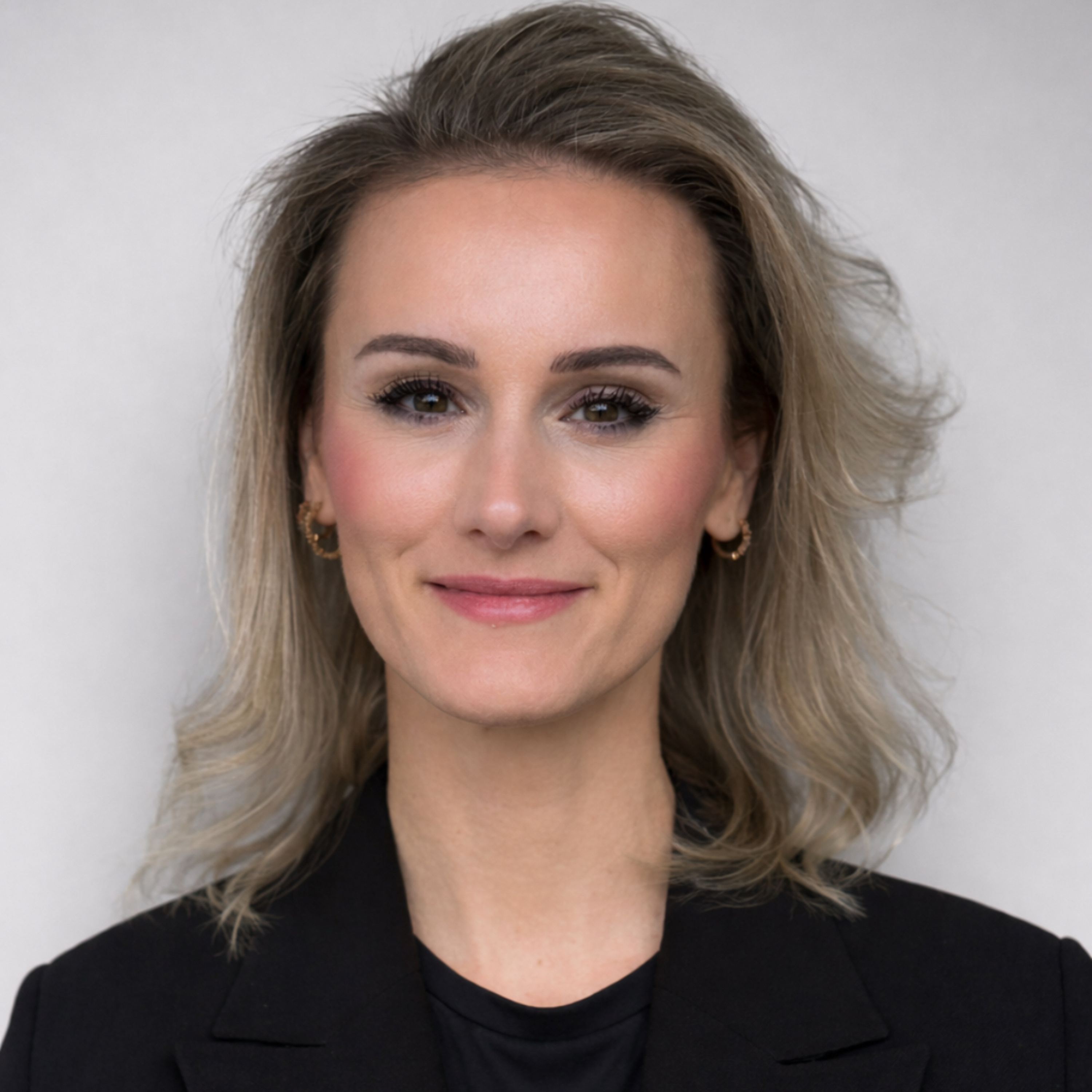 #77 Sandra Filipovic - gå ut av komfortsonen, lede med det beste fra to kulturer  episode artwork