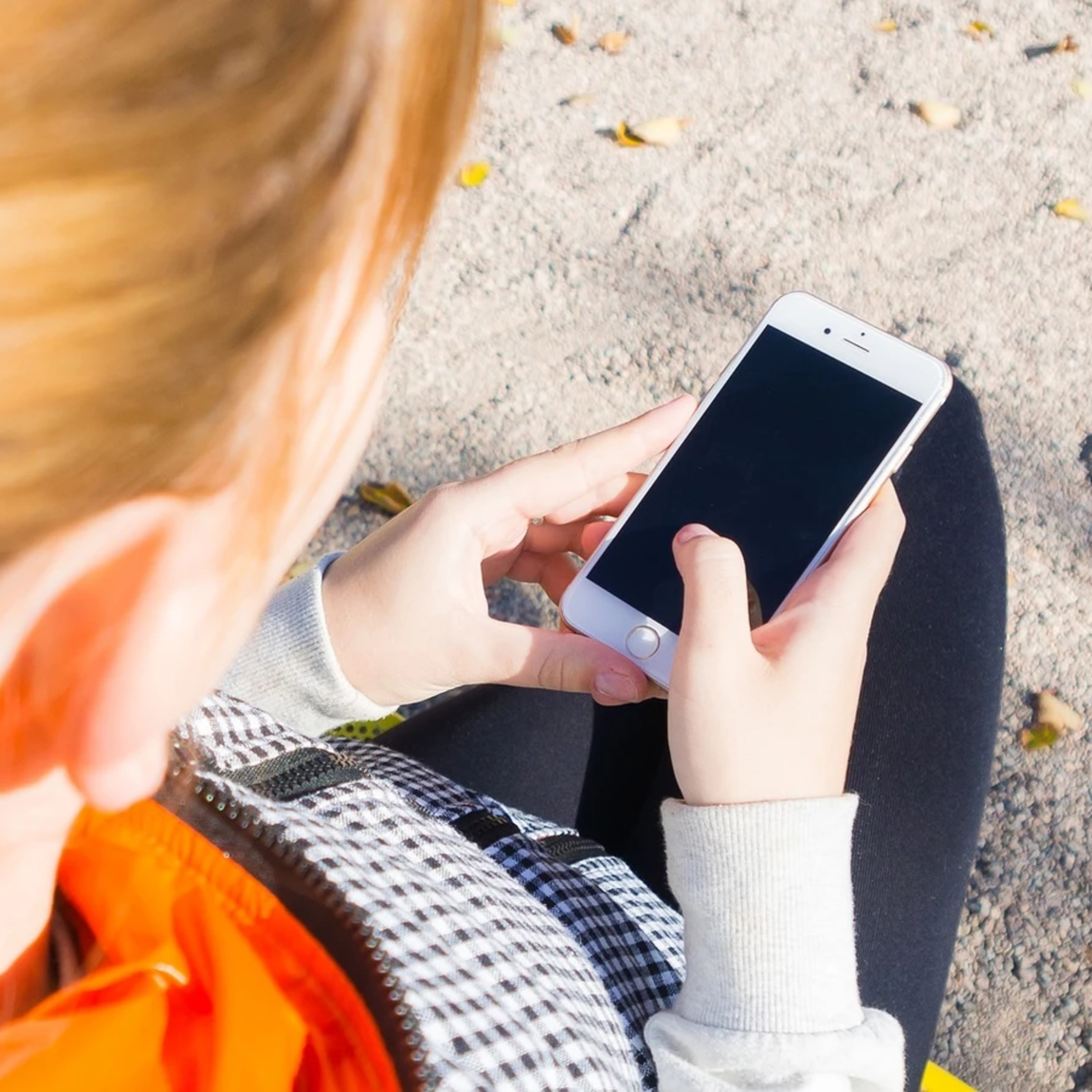 Como os estudantes têm se adaptado à rotina sem celular nas escolas? Especialista analisa!