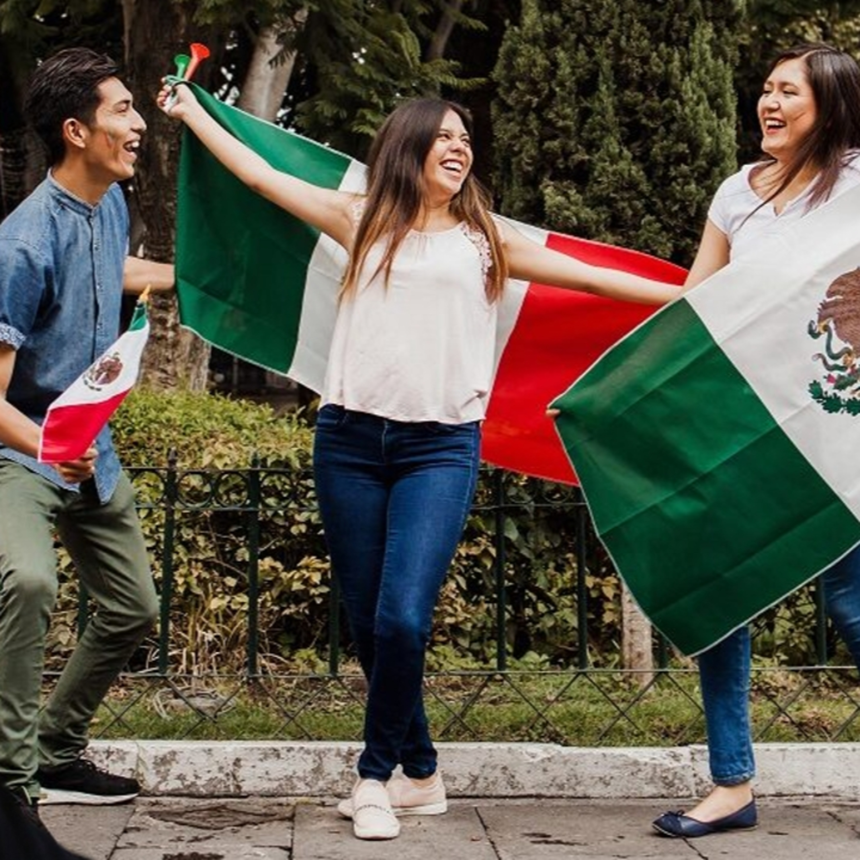 Dating, Social Life & Building Community in Mexico 🇲🇽 episode artwork