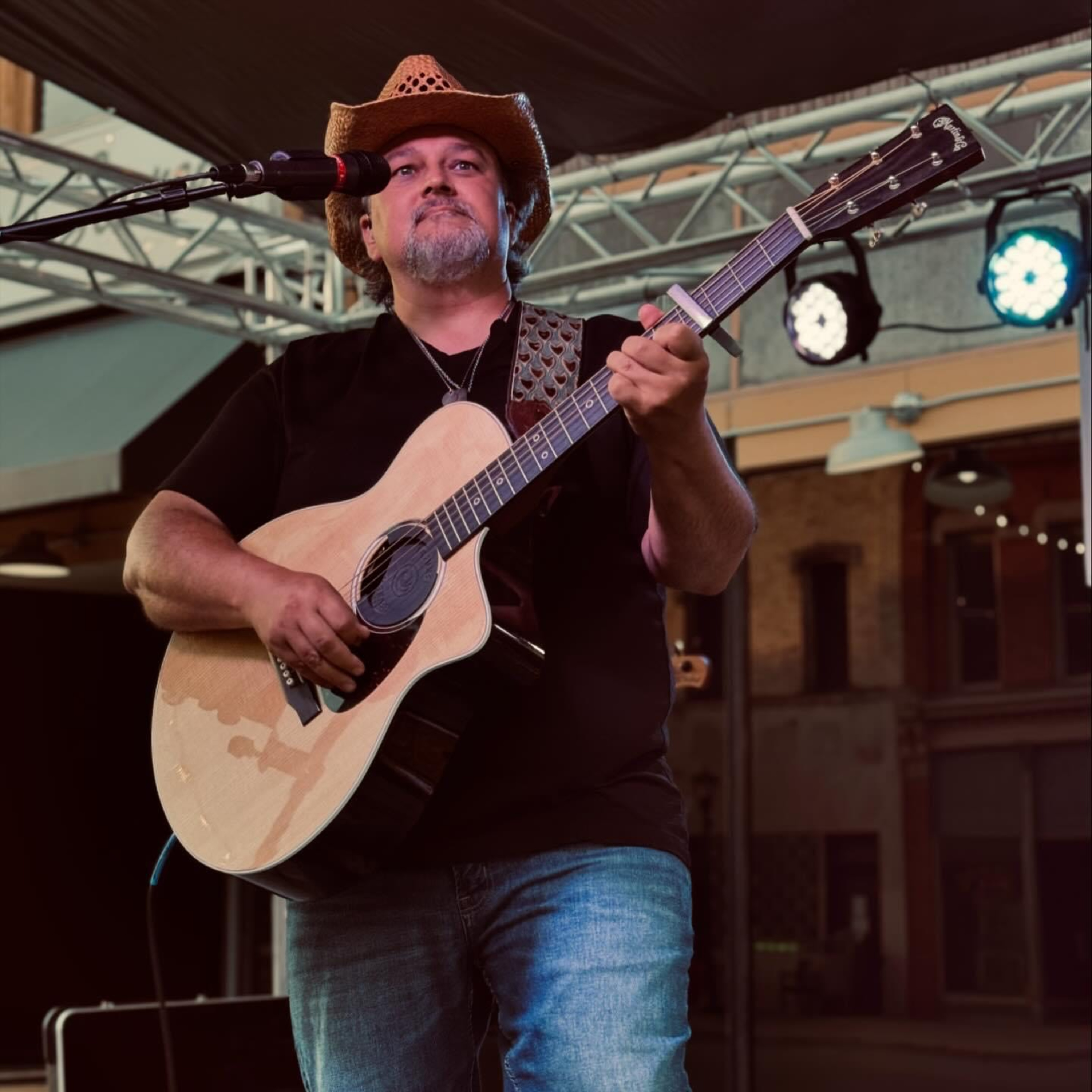 Bay City, MI singer/songwriter Johnny Guest talks about his latest release “Someplace Called Free”! episode artwork