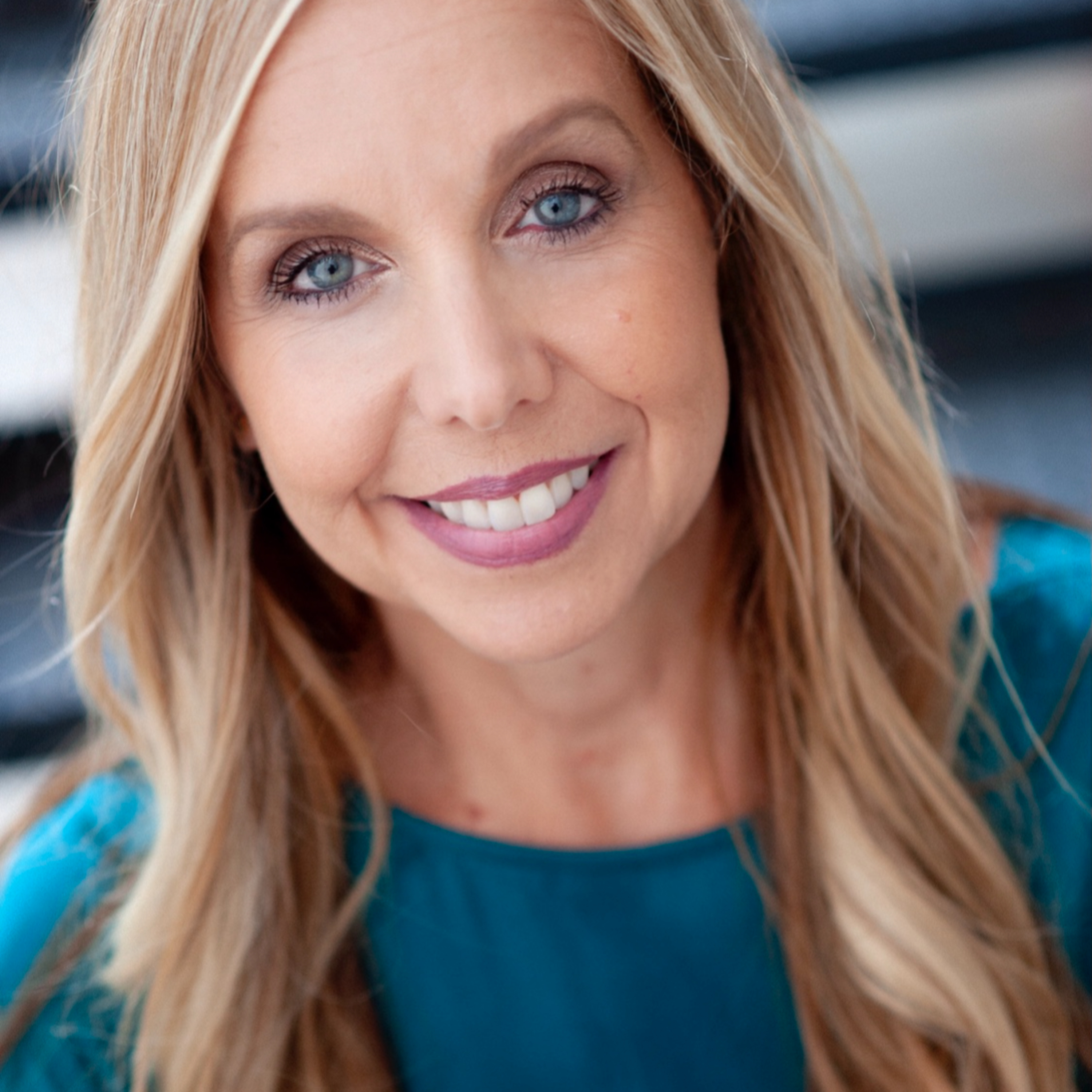 Orlando-based children’s author Kirsten Telan is my very special guest with “A Tale of Two Dogs” ! episode artwork