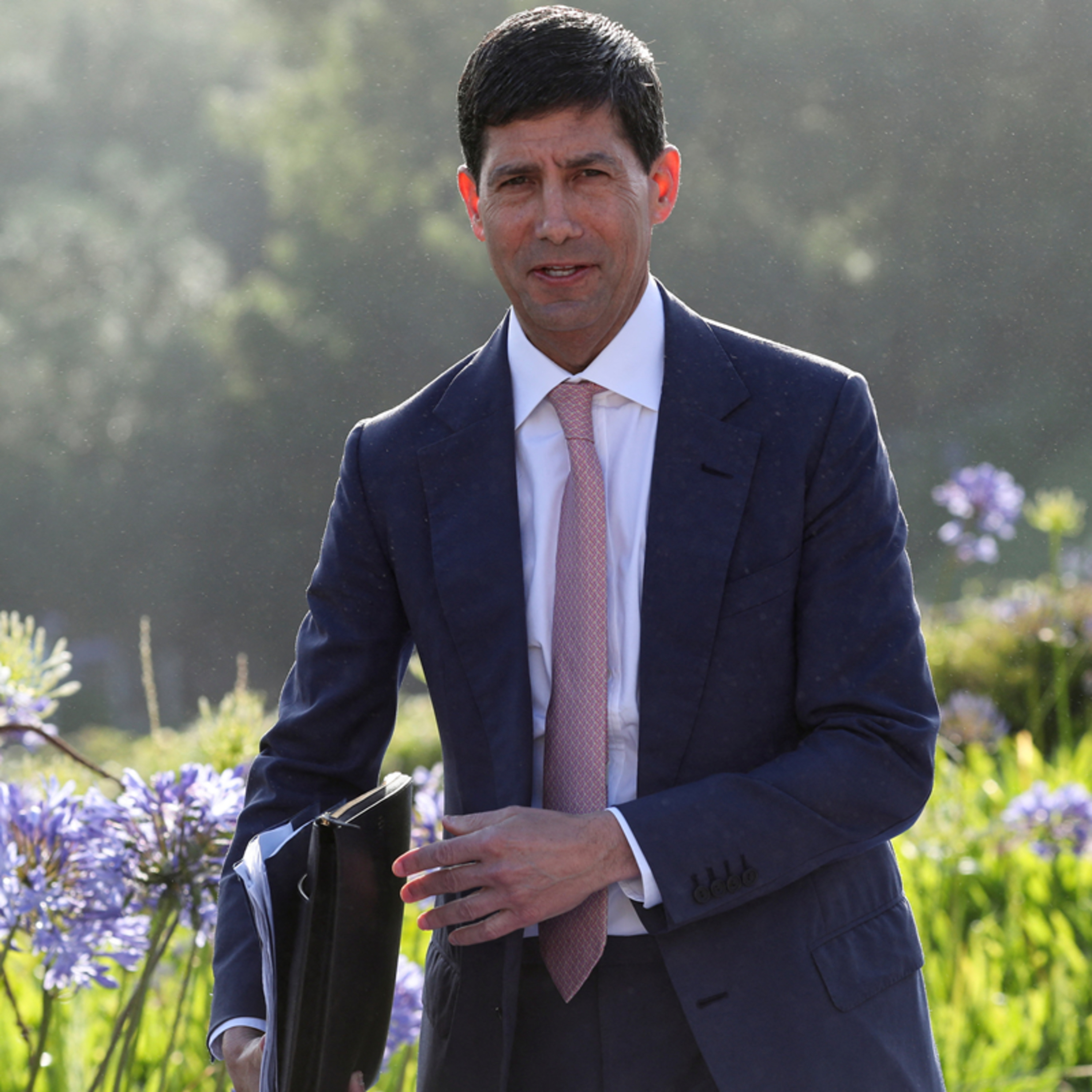 Julio 1: El debut de Warsh