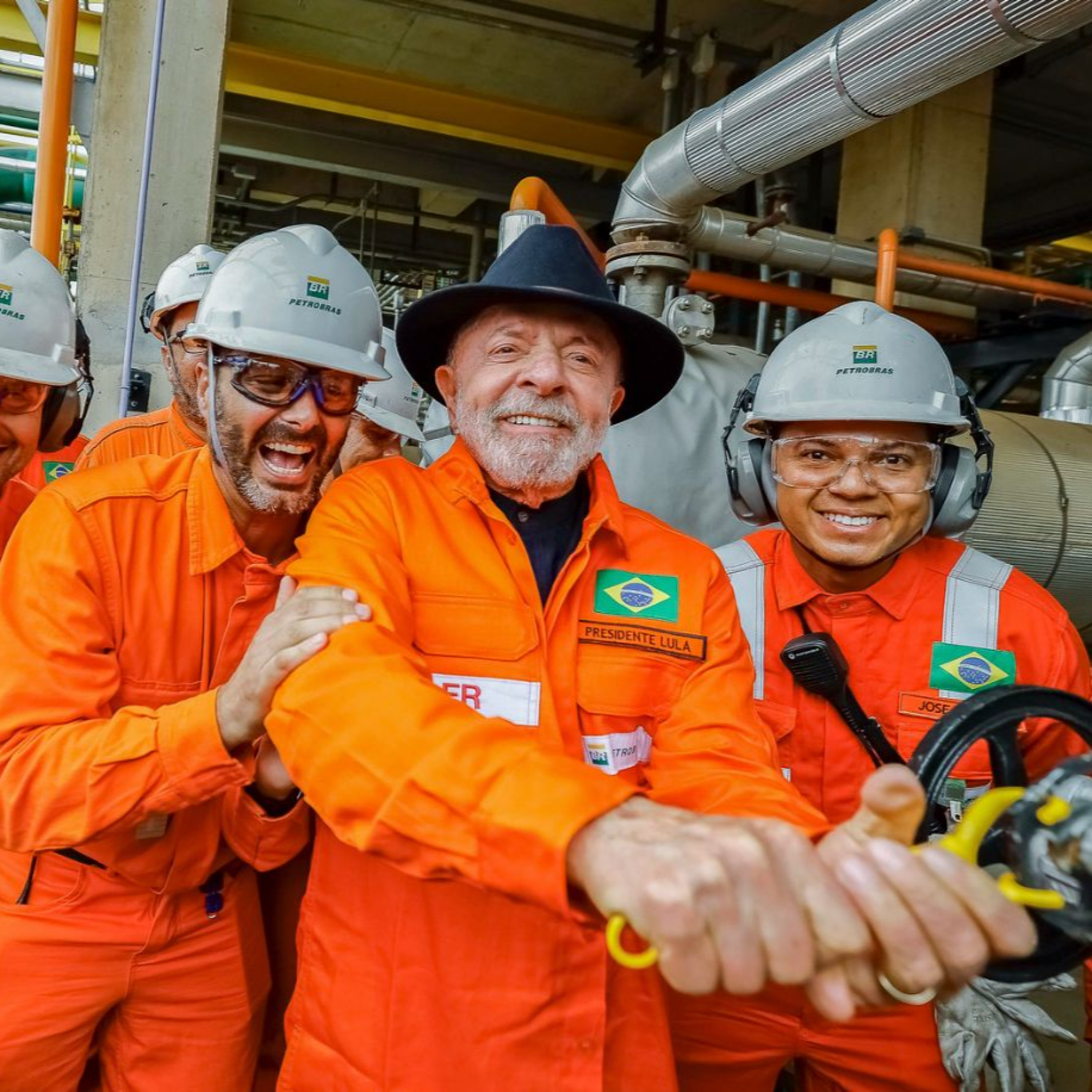 🎙️ DISCURSO | Lula acompanha anúncio de investimento de R$ 9 bi da Petrobras em MG episode artwork