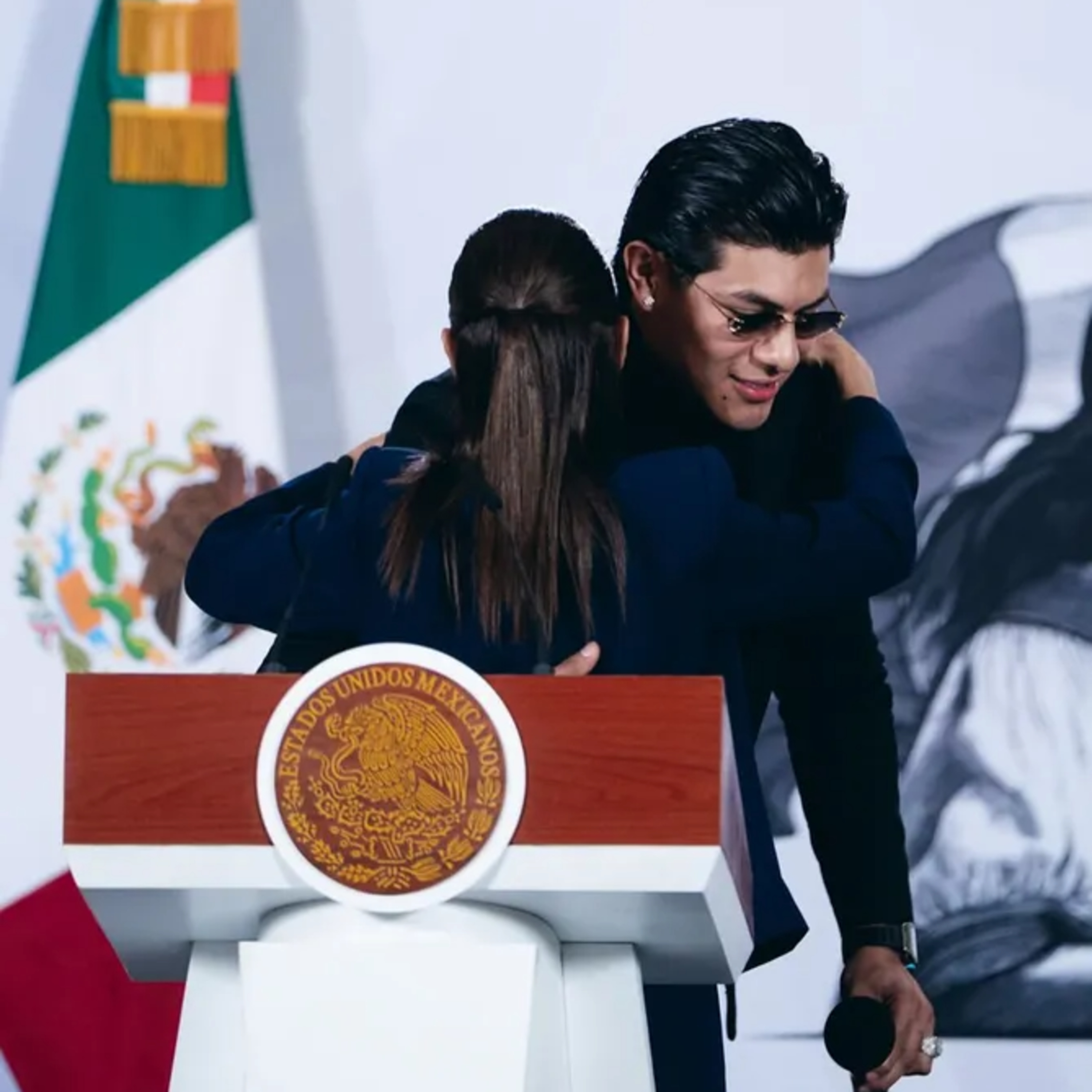 No solo con abrazos, tambien cantando se combatirá la inseguridad episode artwork