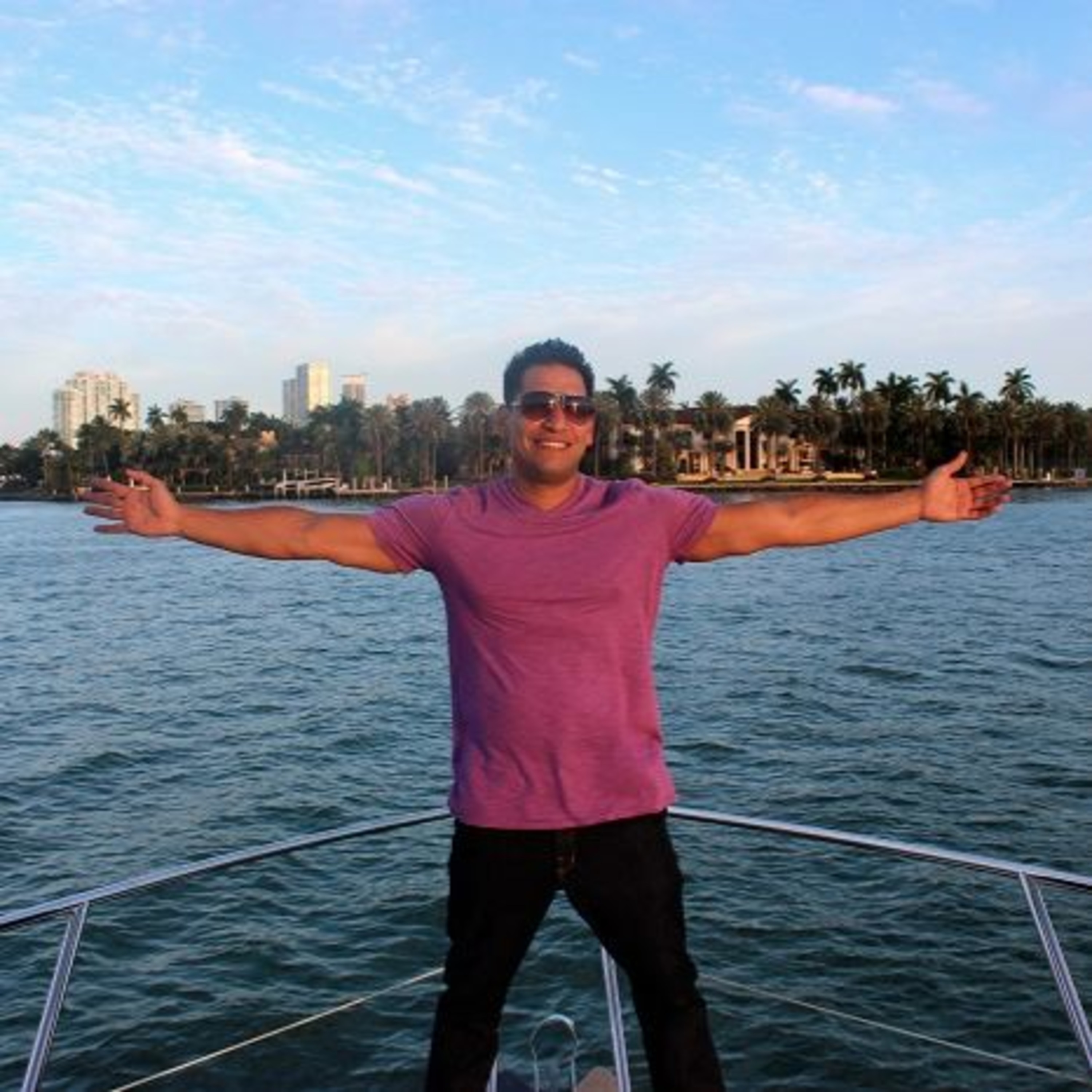 The SocialRay Podcast: Stories of Entrepreneurs & Influencers
