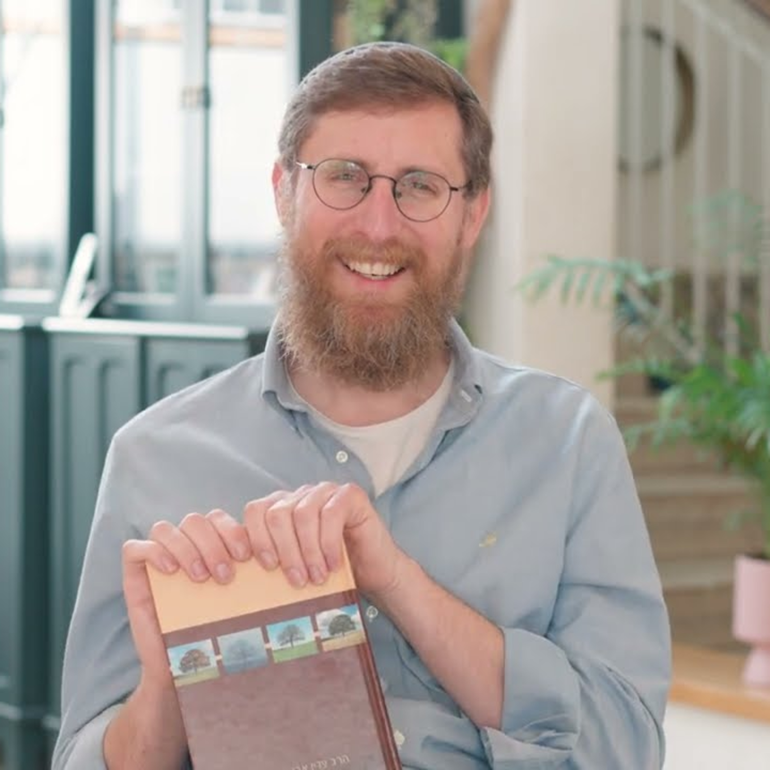 יצחק מאיר || 18 רגעים של התבוננות ופתיחת הלב לקראת פורים😊 episode artwork