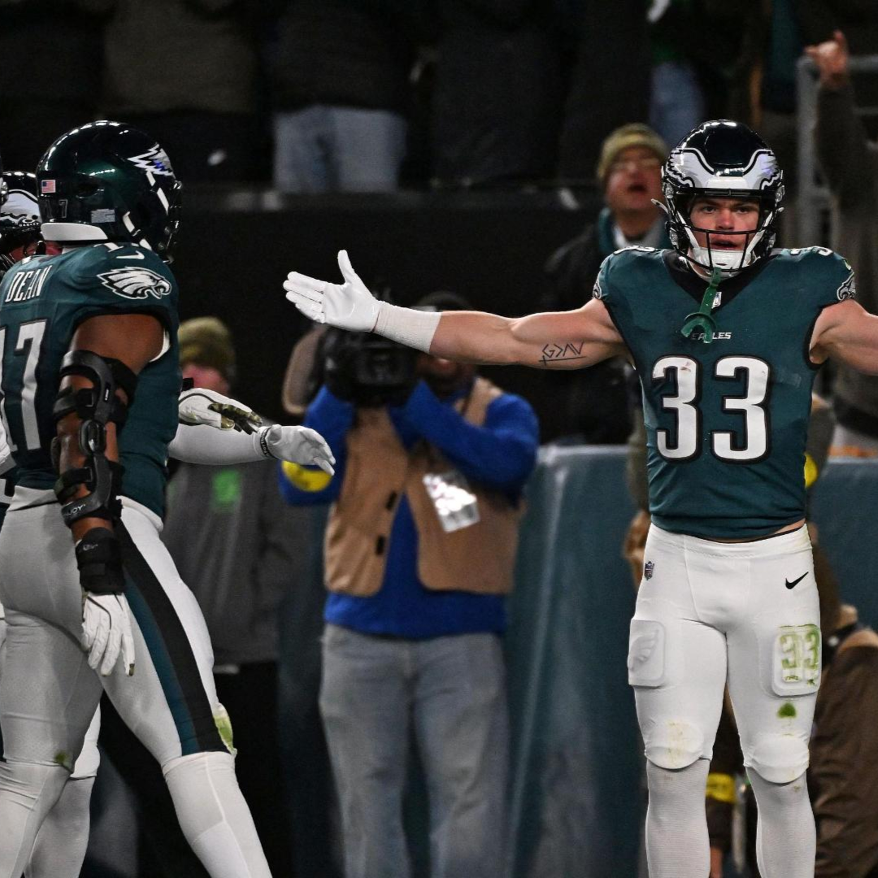 Sunday Night Pod: Eagles Ugly Win, Bears & Texas-Georgia 