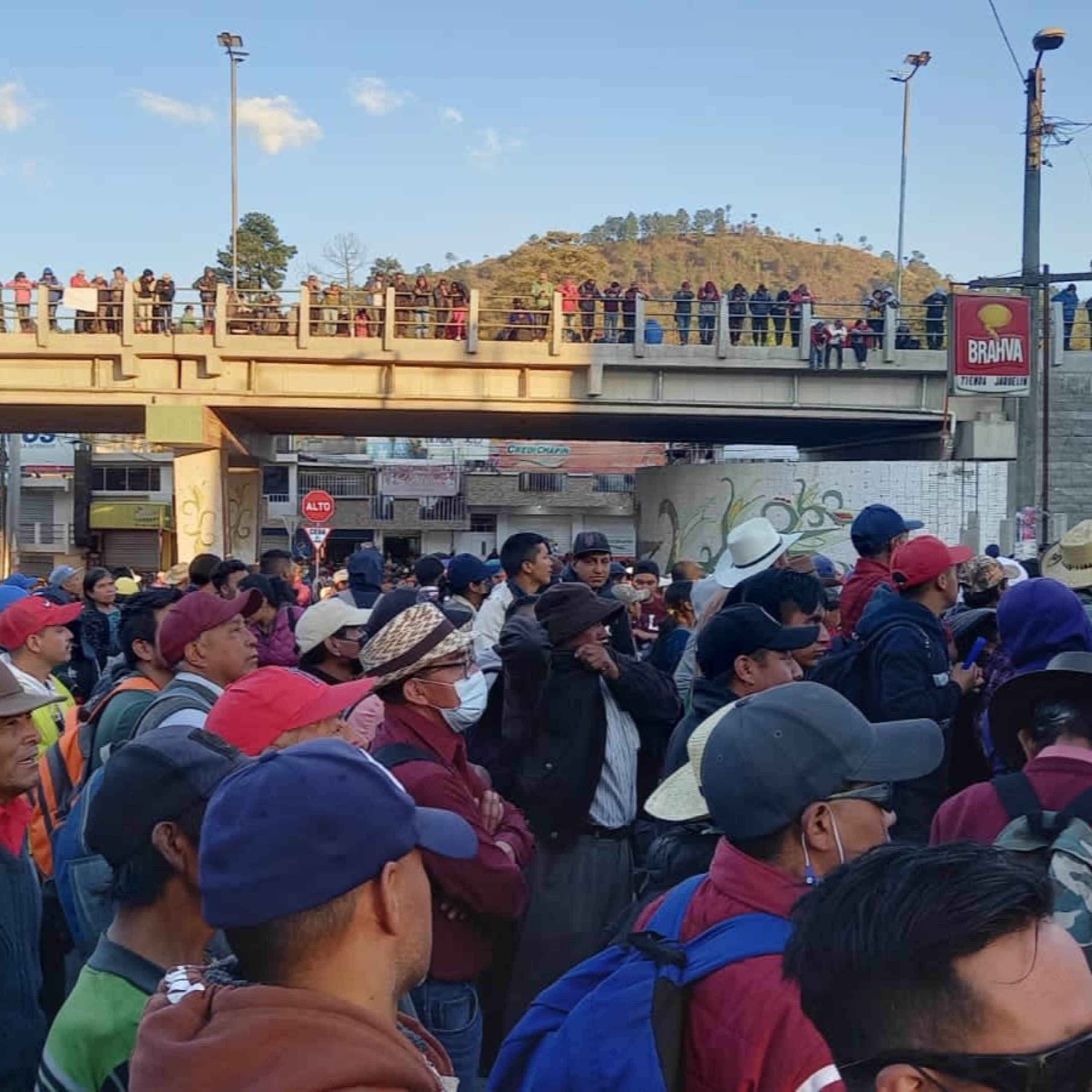 Los 48 Cantones mantienen bloqueos por segundo día; hay al menos 12 puntos cerrados en las carreteras del occidente del país episode artwork