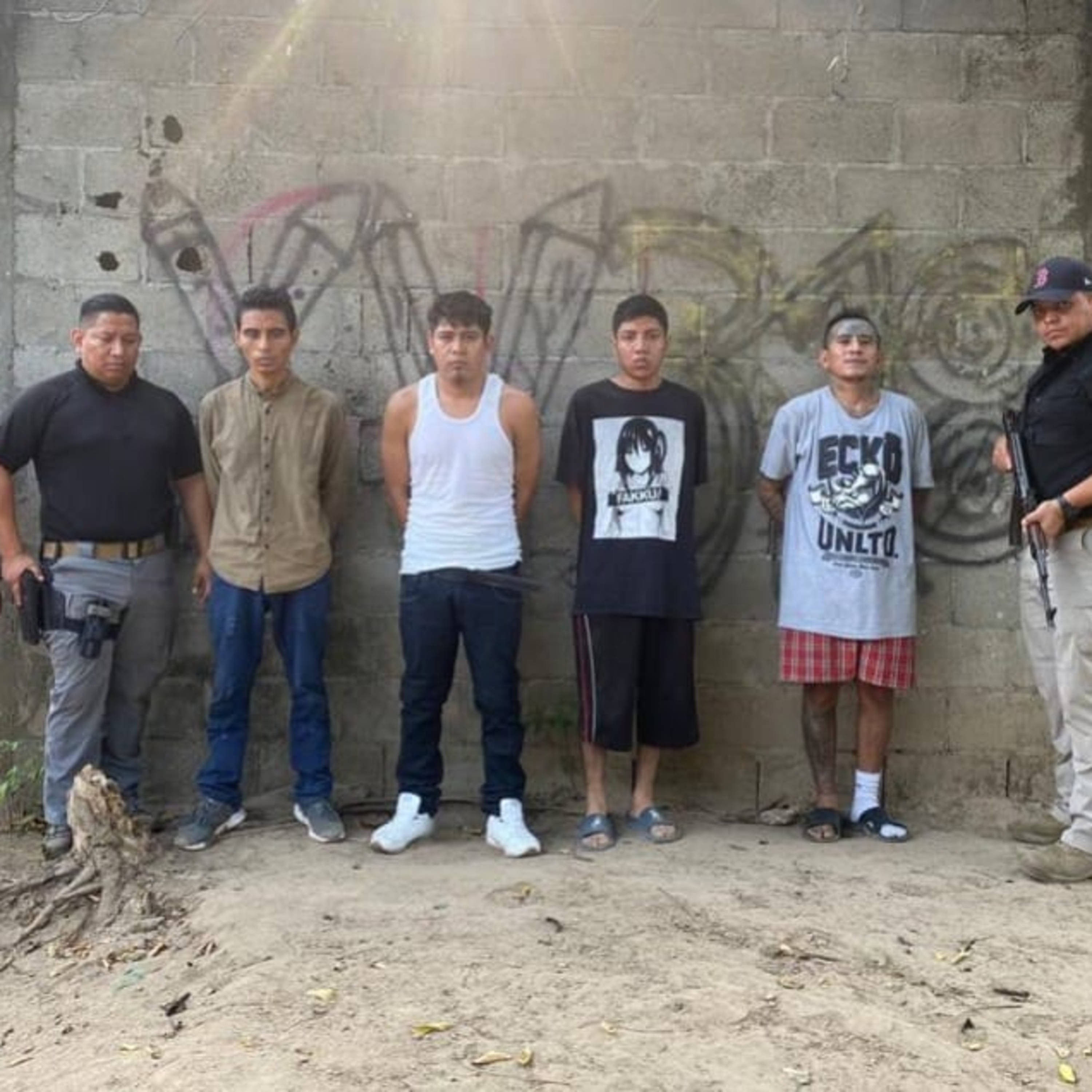 Capturan a pandilleros salvadoreños que fueron ubicados a orillas del río Suchiate, frontera Tecún Umán, San Marcos. episode artwork