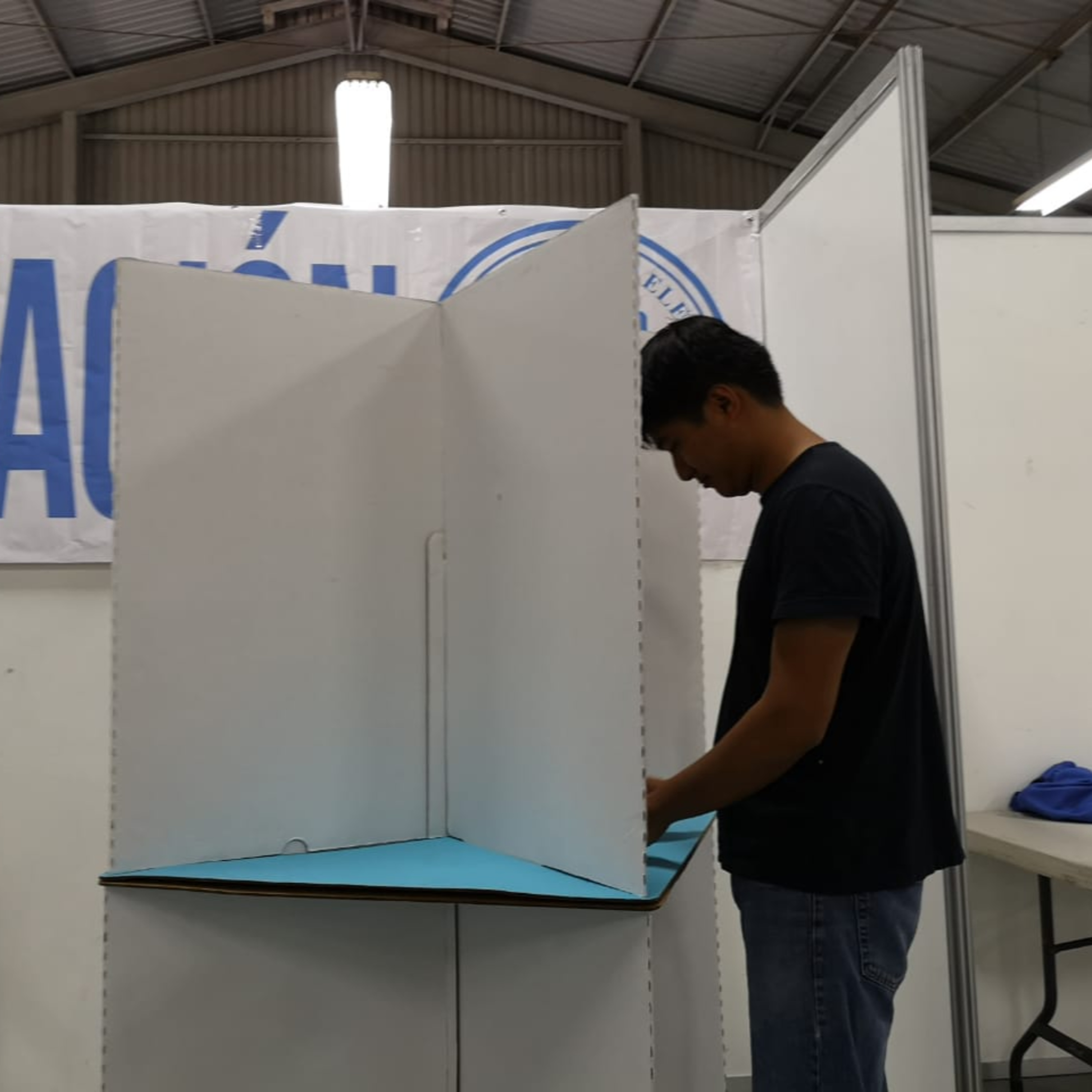 TSE inicia trasladado del mobiliario electoral que servirá el próximo 25 de junio  episode artwork