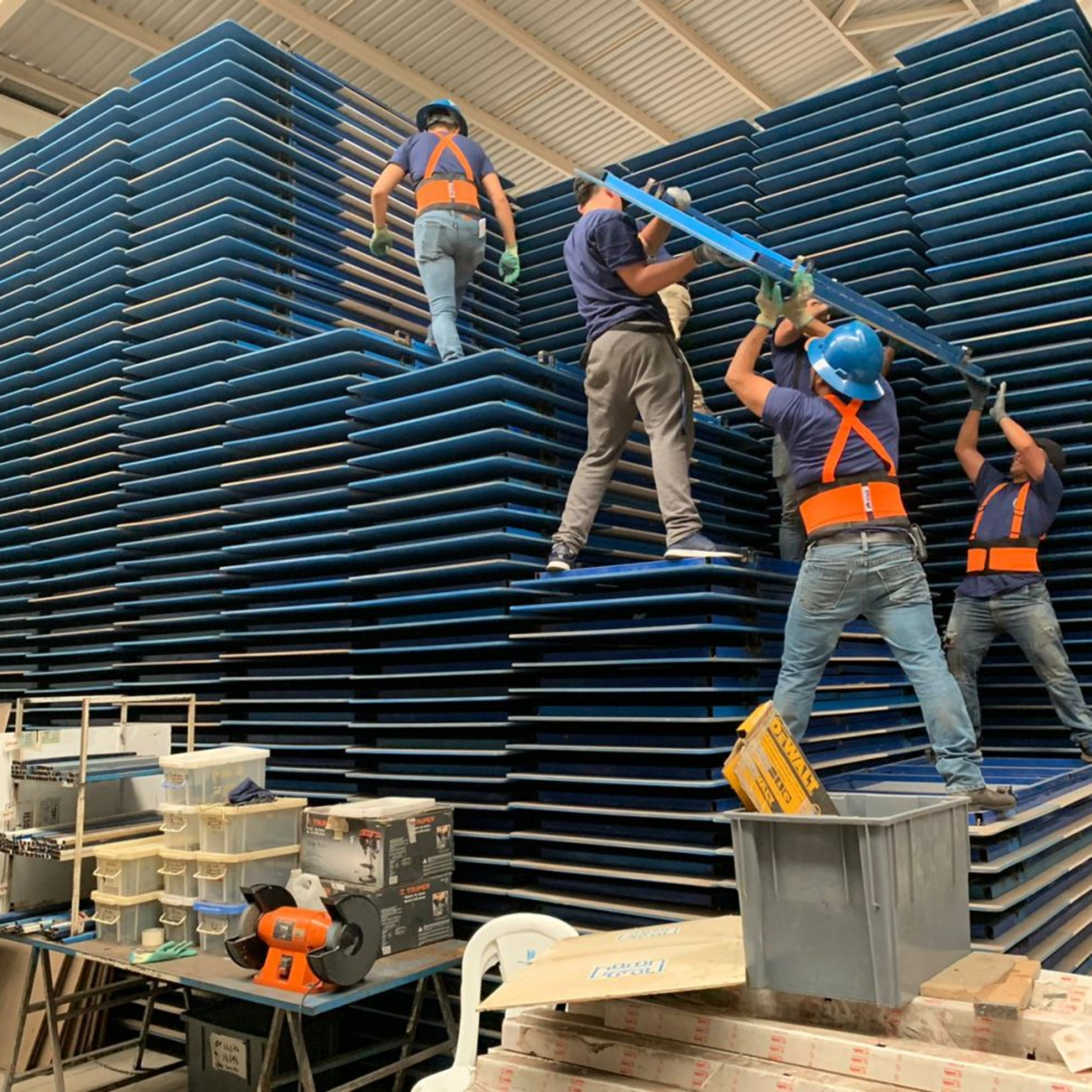 El Tribunal Supremo Electoral (TSE) se encuentra en proceso de revisión y preparación del mobiliario electoral para la segunda vuelta que se llevará a cabo el 20 de agosto de 2023. episode artwork