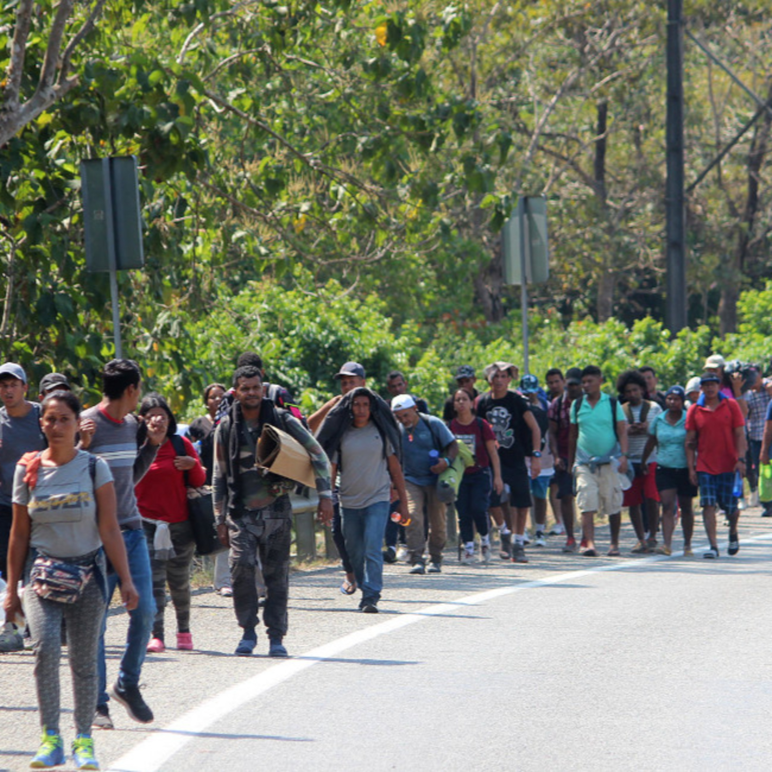 Más de 400.000 migrantes pasaron por Honduras hacia EE.UU. este año episode artwork