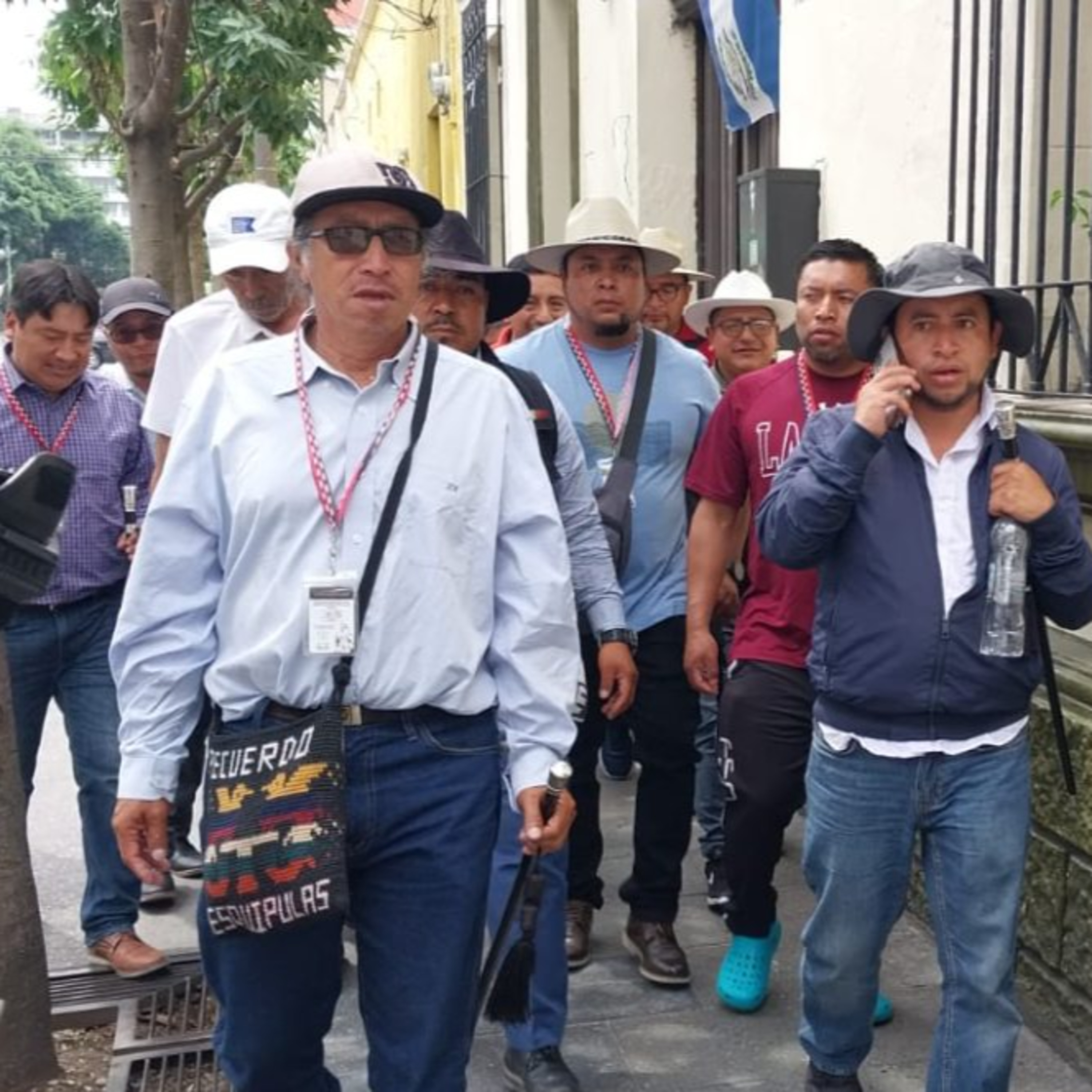 Líderes indígenas se presentan a Casa Presidencial para sostener diálogo episode artwork