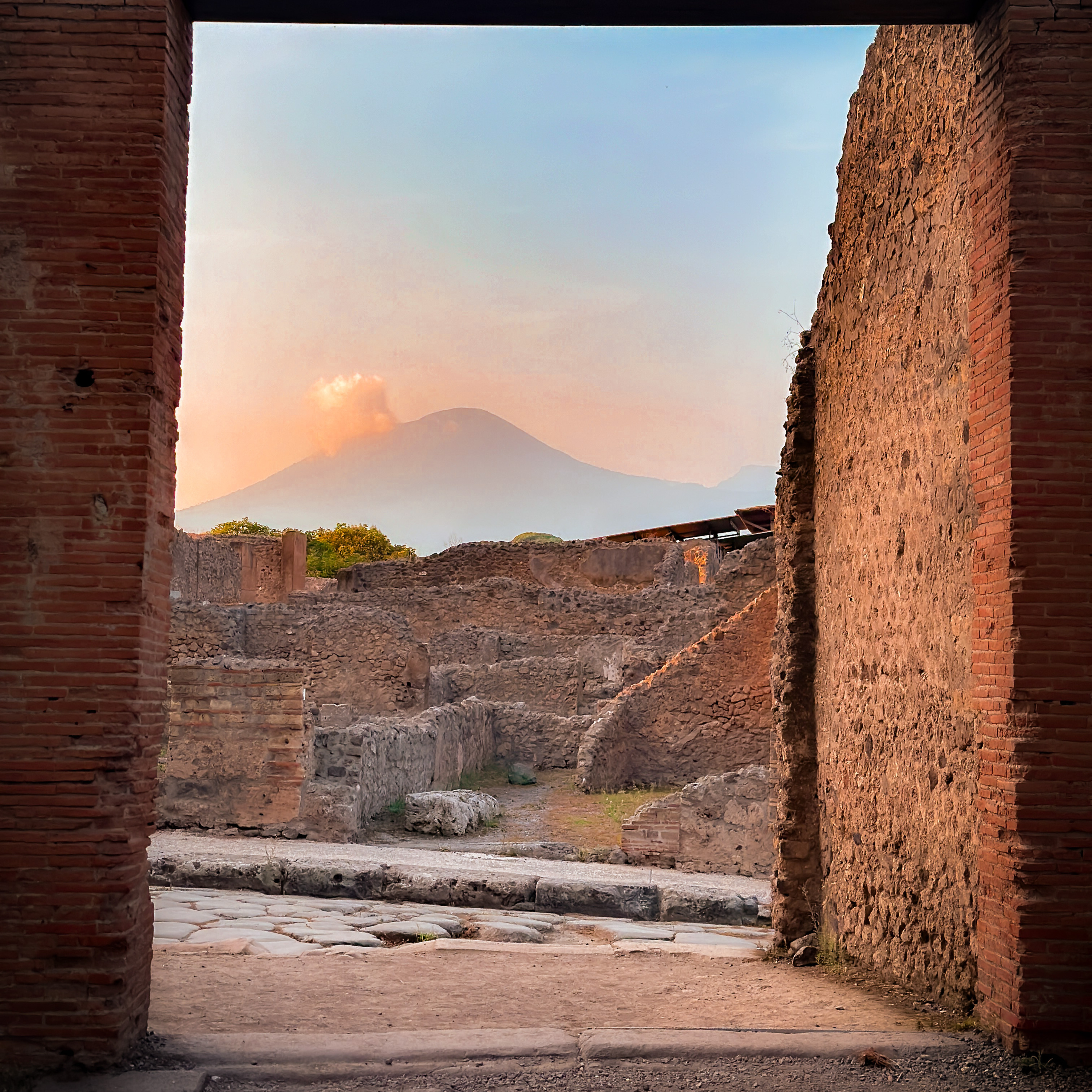Ep. 65 - Exploring Pompeii: Highlights, Tips, and Nearby Treasures episode artwork