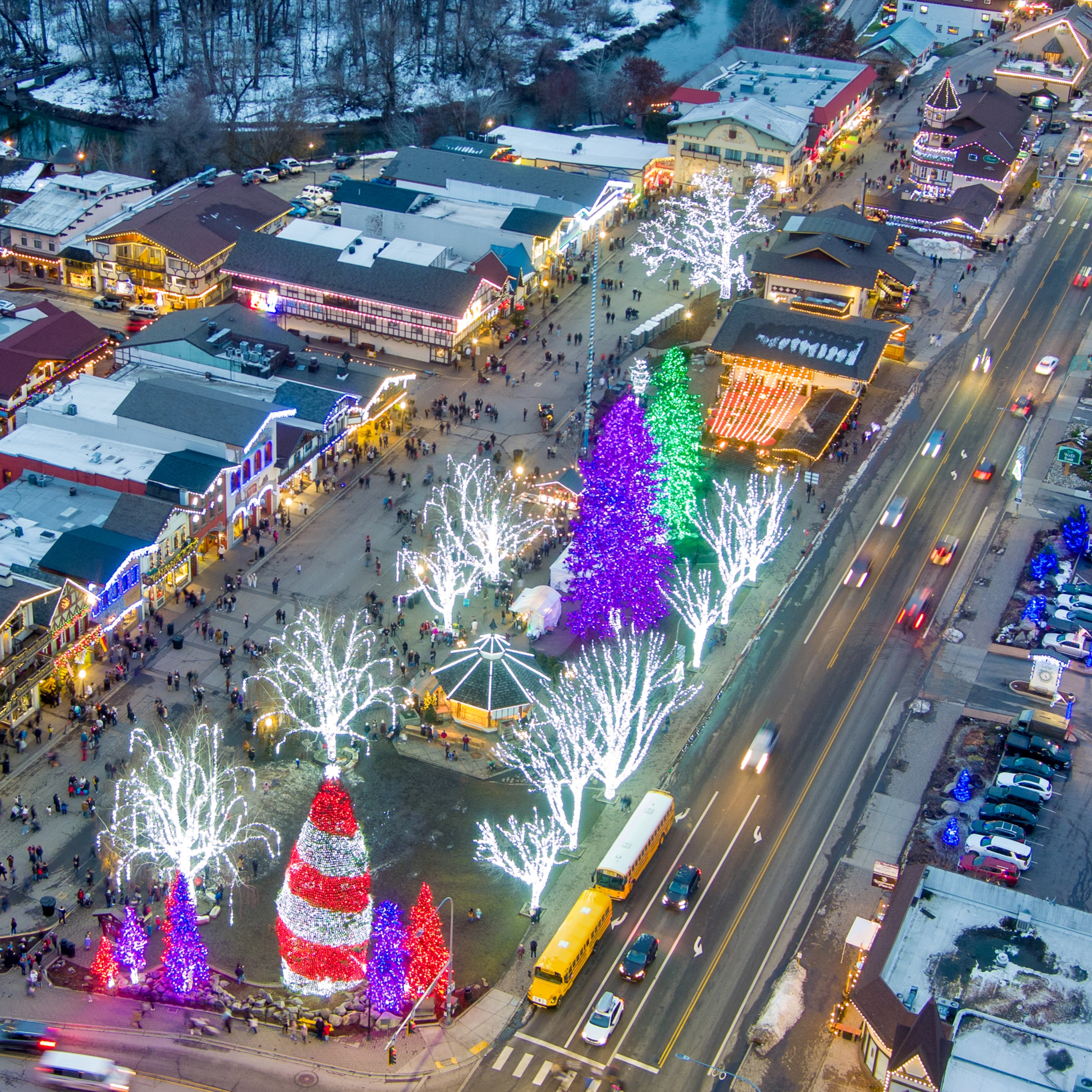Ep. 86 - Discovering Magical U.S. Christmas Towns episode artwork