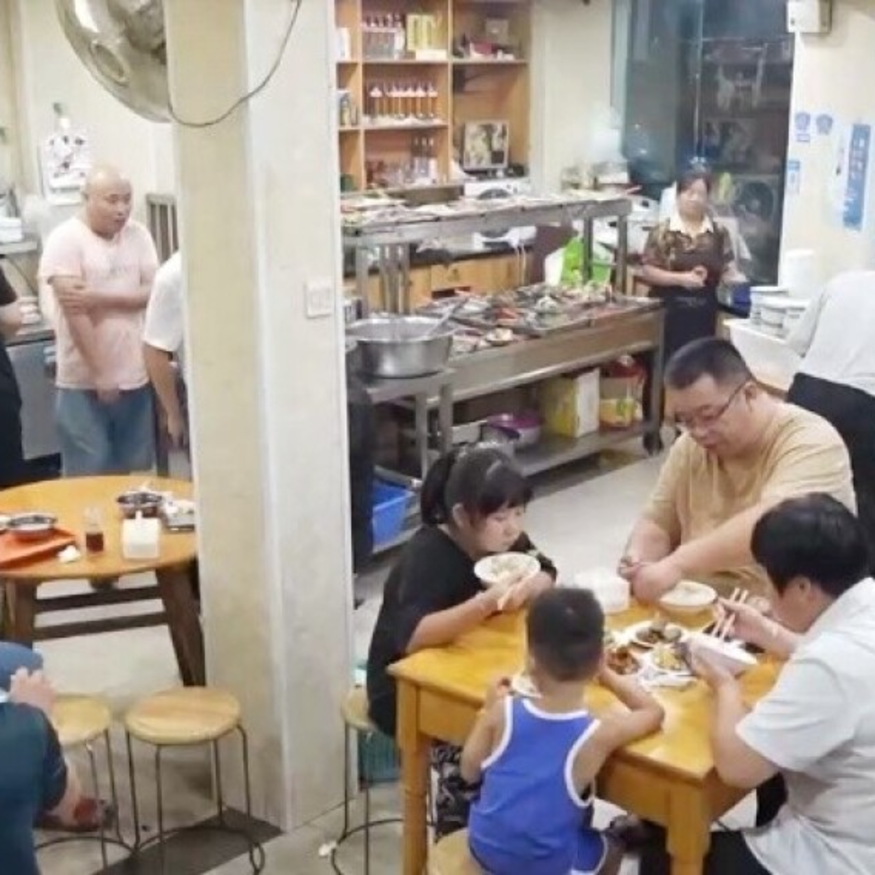 24時間いつでも温かい食事が食べられる「タクシー大食堂」 episode artwork