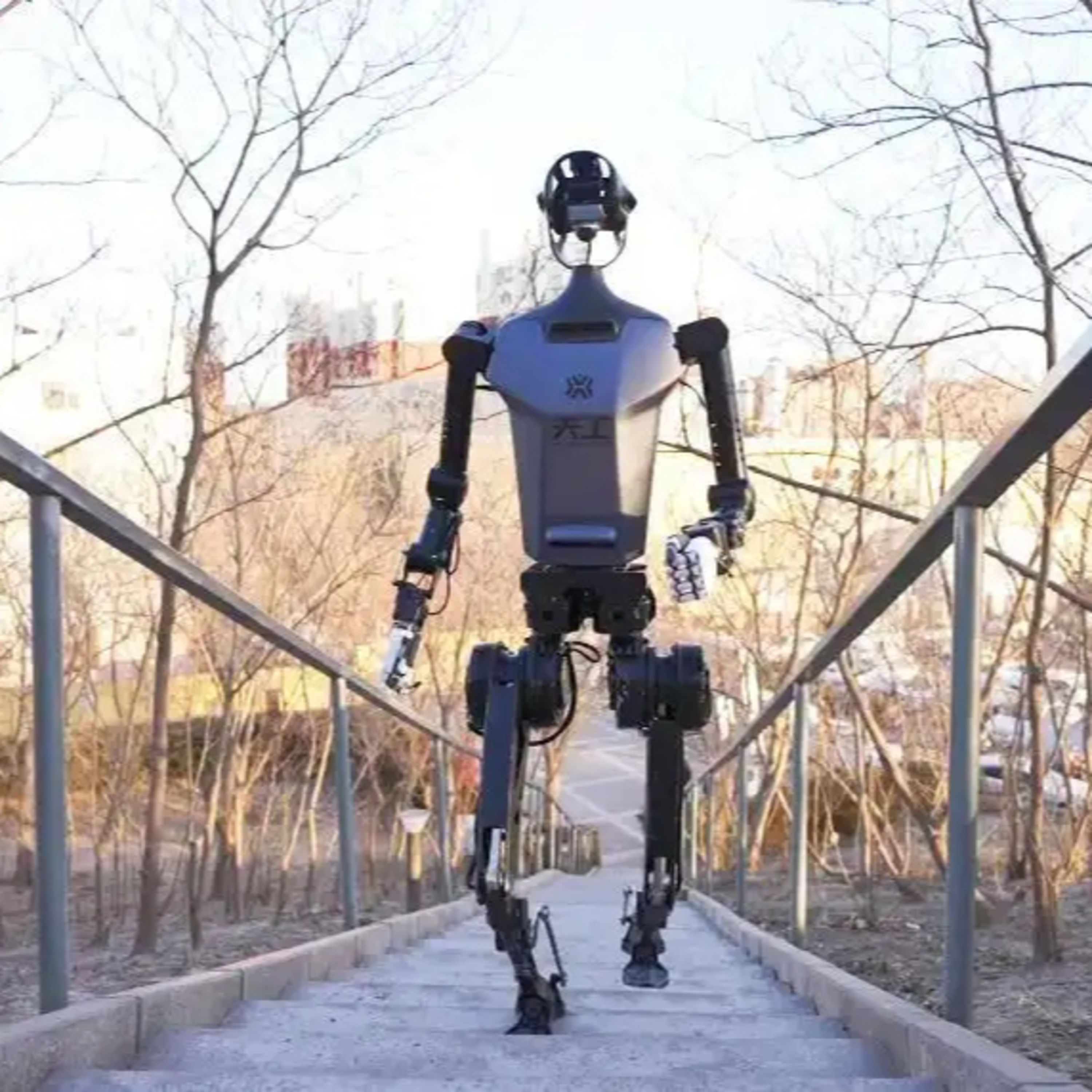 滑らかな動き！人型ロボットが100段以上の階段登りと雪上走行に成功 episode artwork