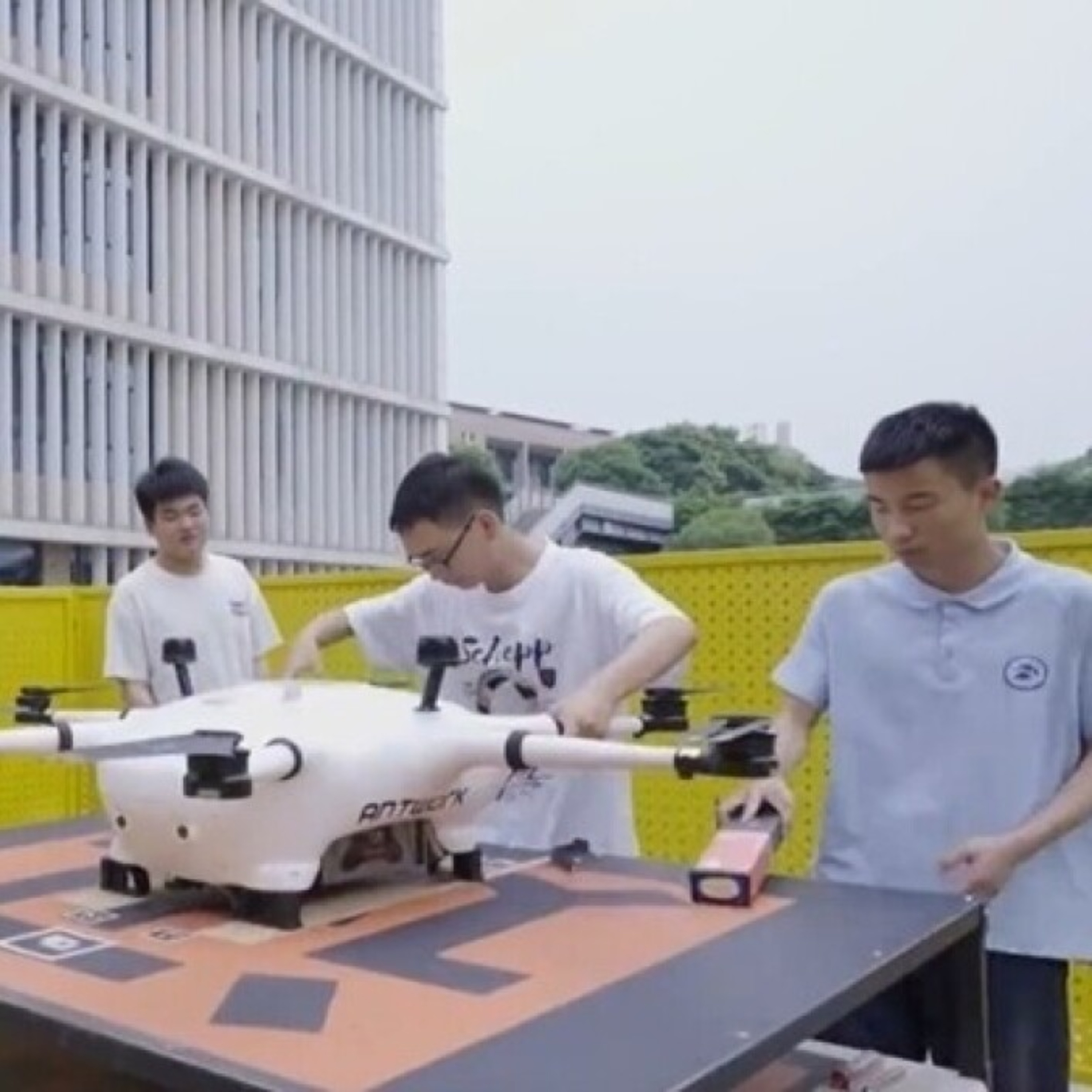 在学中に全員が内定獲得、引く手あまたのドローン専攻学生 episode artwork