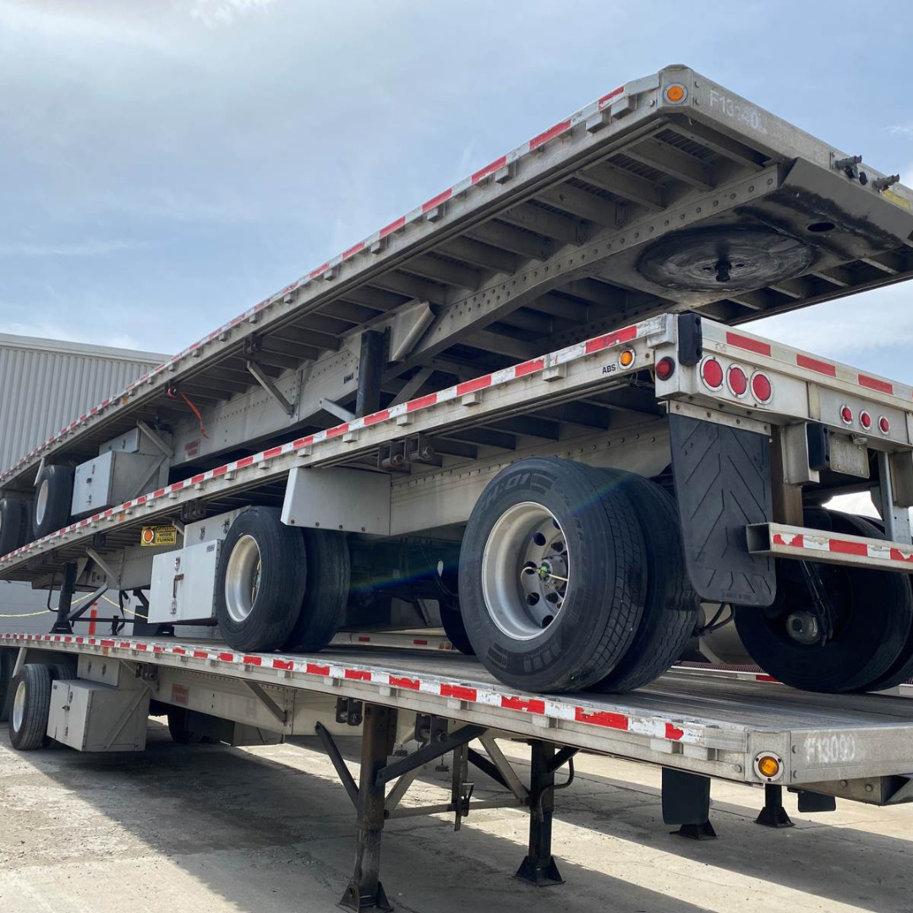 What is the Best Heavy Equipment Trailer for Me? (Guide & Quiz)