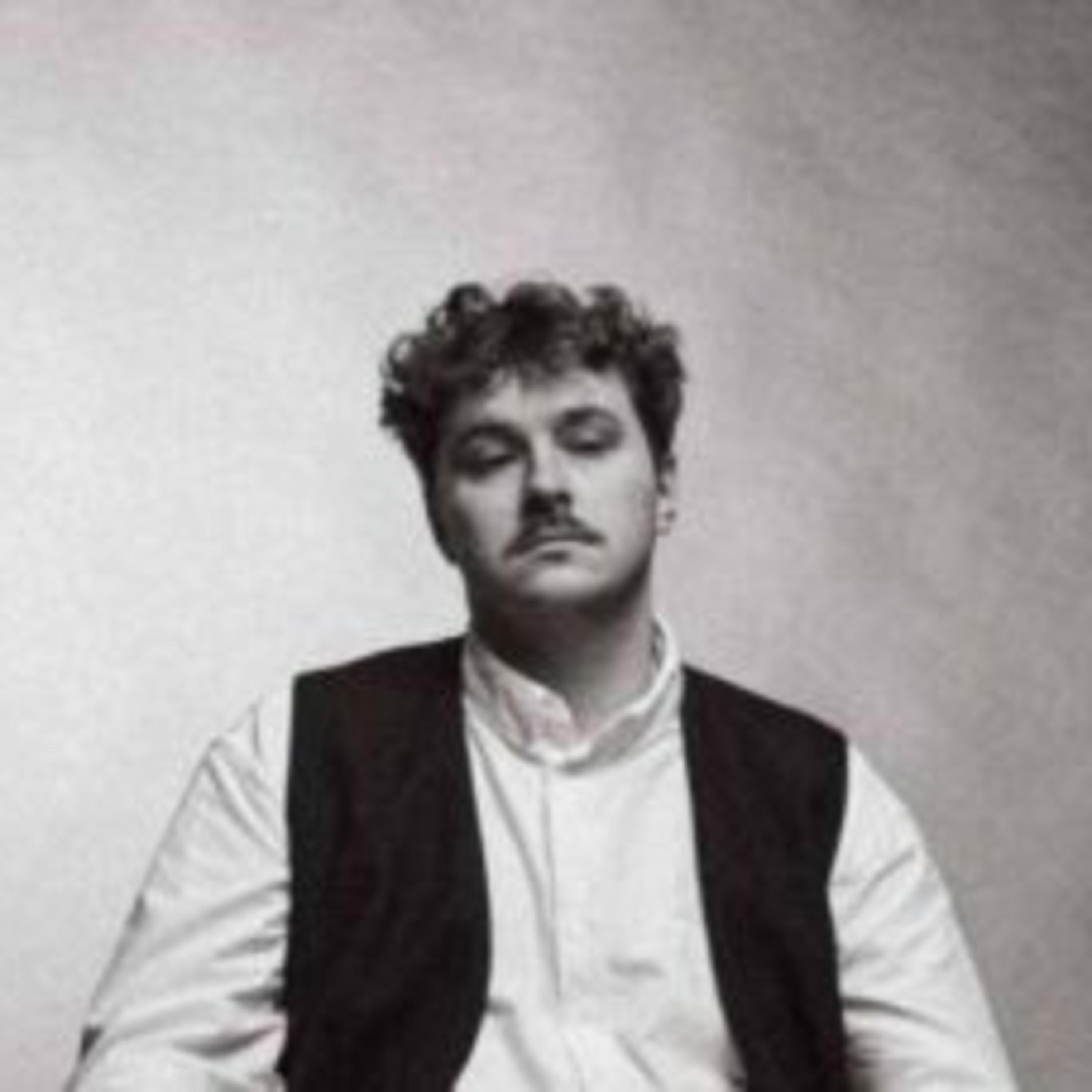 Gorzkie dźwięki w klubie komedii - wywiad z J. Costanzą