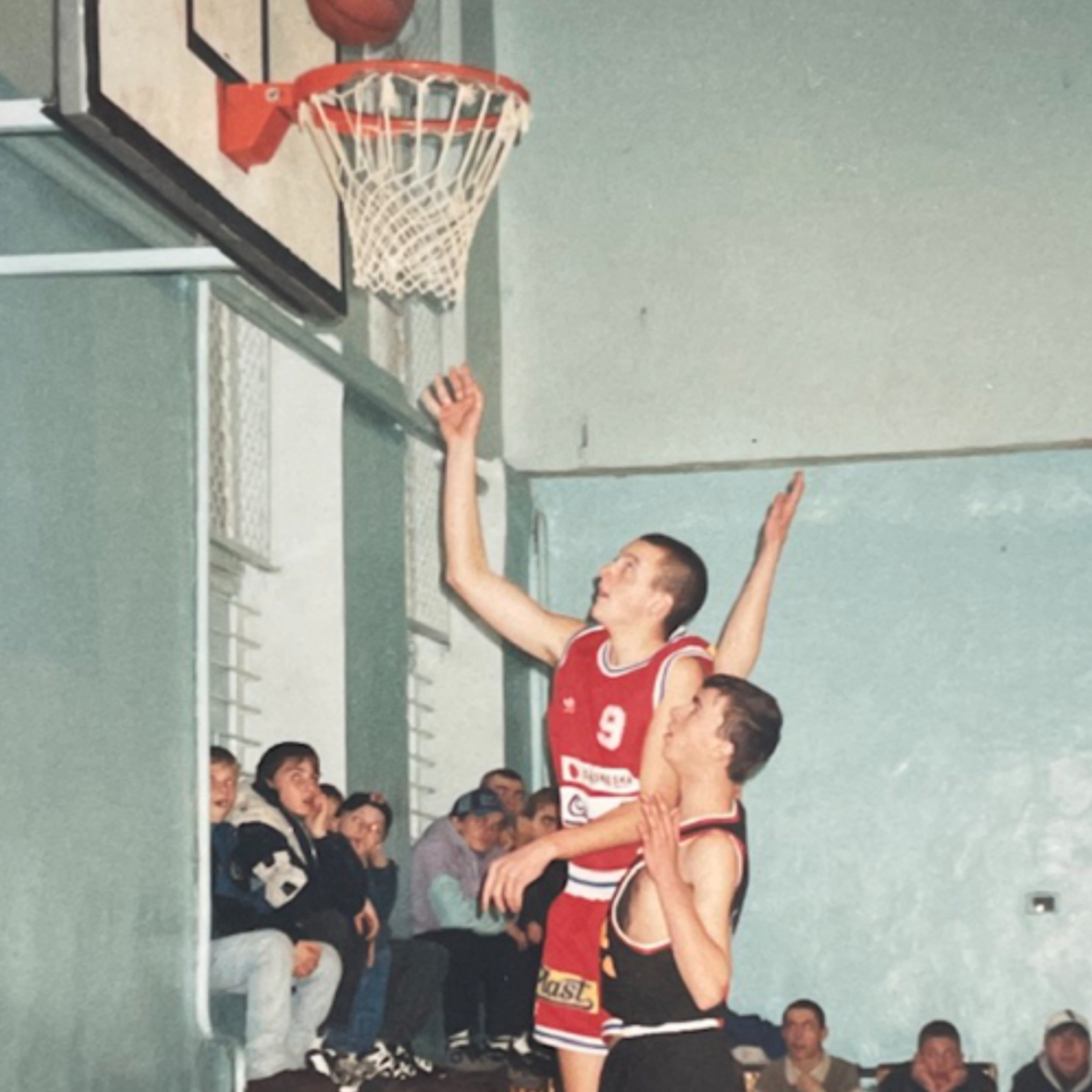 “Żyję koszykówką” - rozmowa z trenerem sekcji koszykówki UWR - Maciejem Zarembą