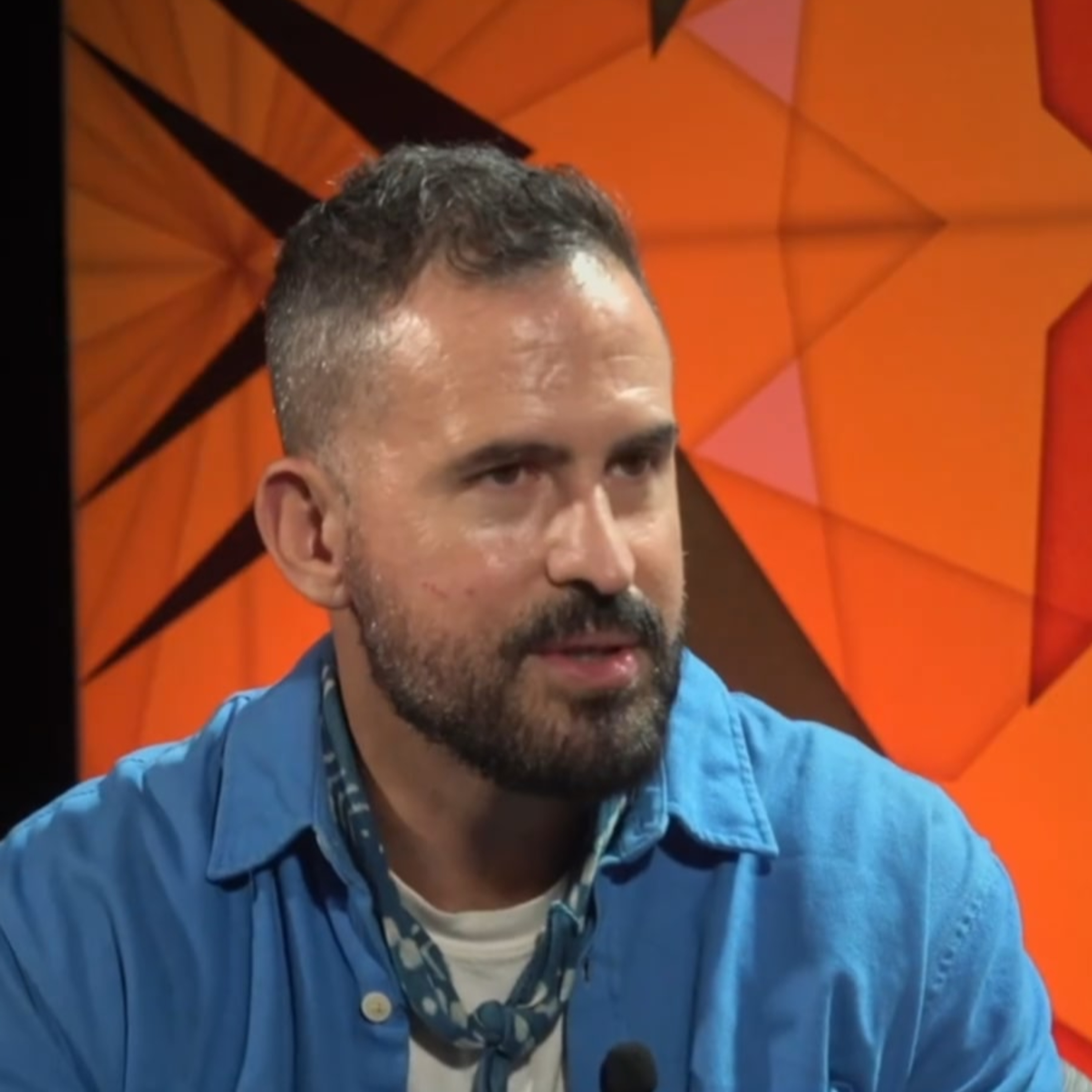 Między poezją o miłości a prozą życia w erze tindera. Wywiad z Lucio Castro, reżyserem "Pijane Kluski"