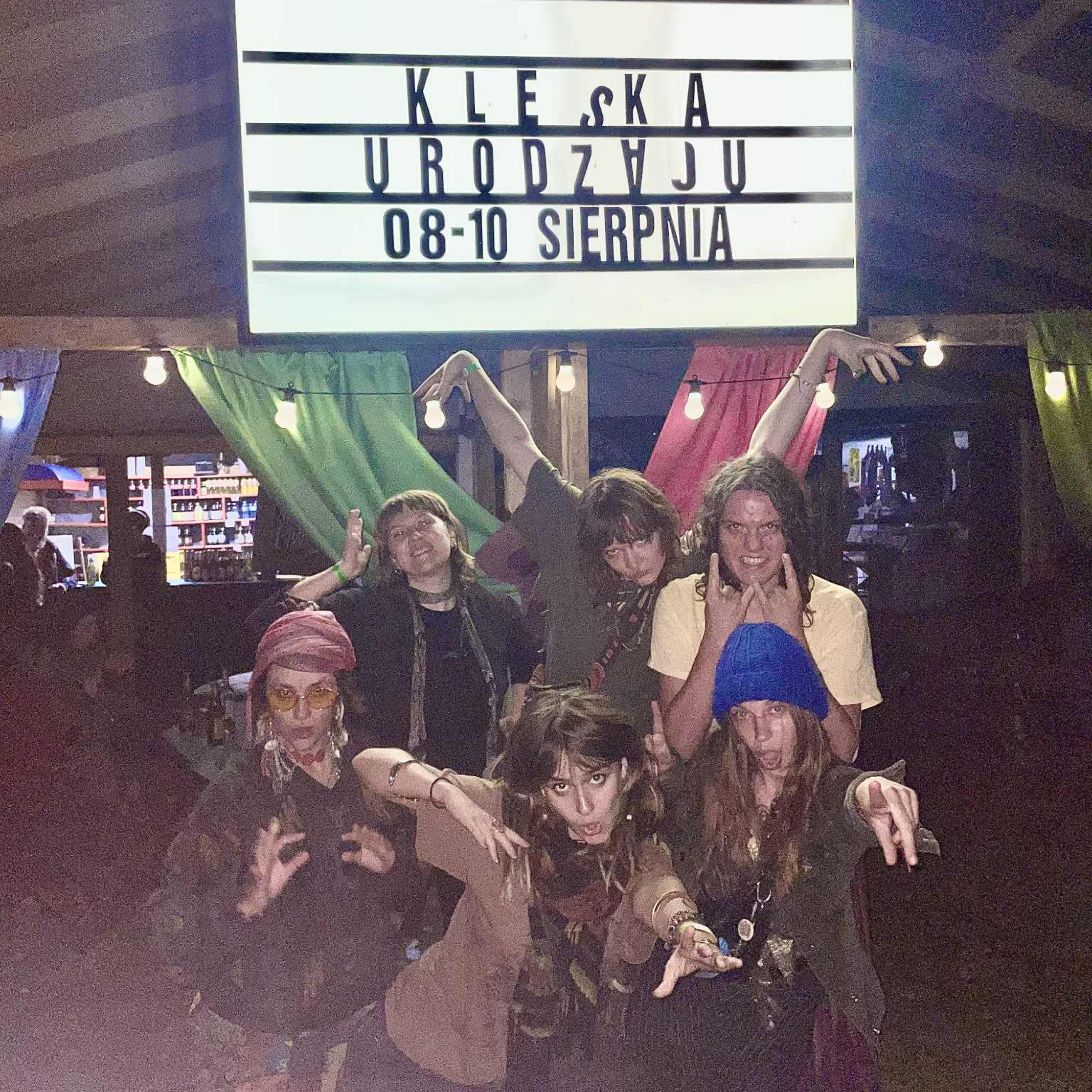 Wilgoć: dziewczyńskość z mocnym brzmieniem