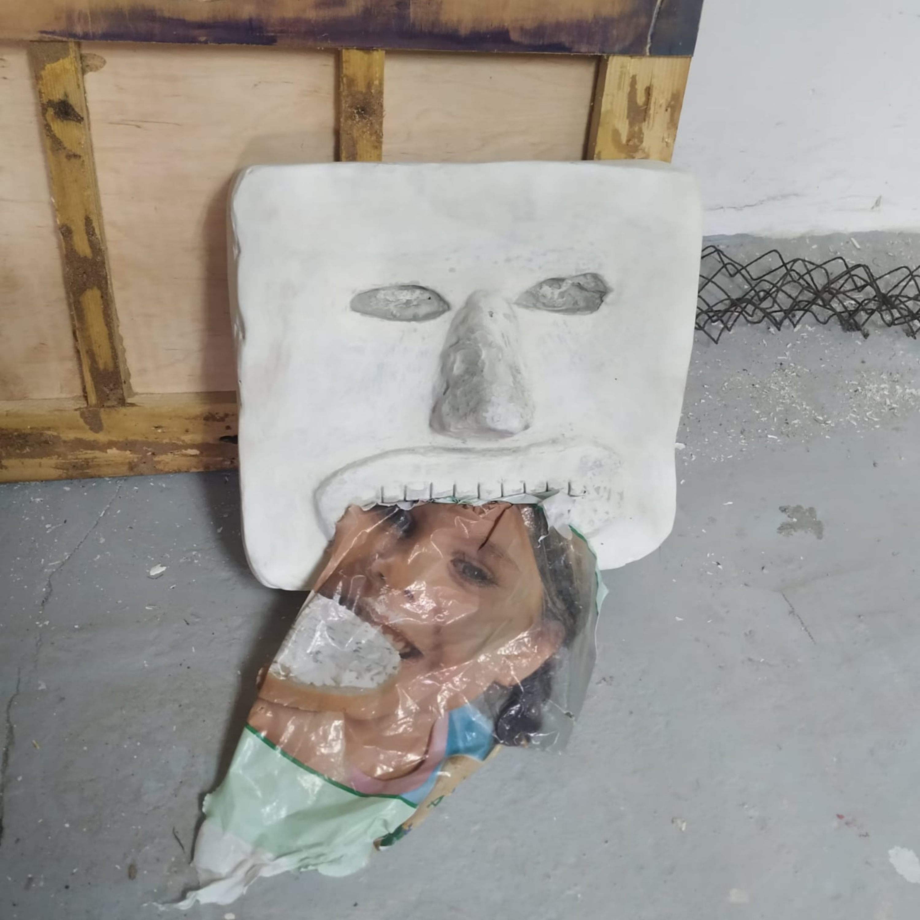 Spadło i się roztrzaskało, czyli wystawa "spadek" w BWA