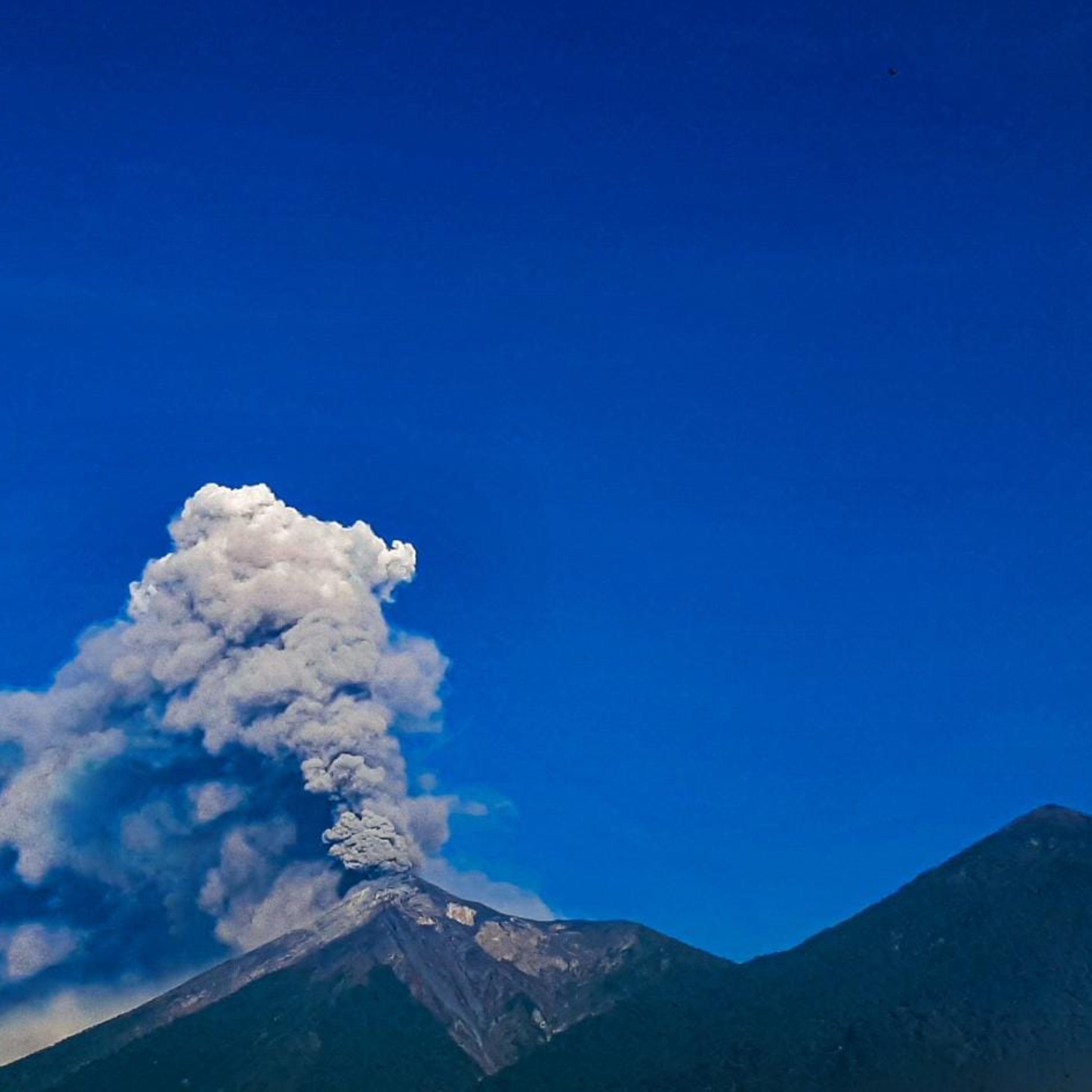 Volcán de Fuego mantiene actividad volcánica. episode artwork