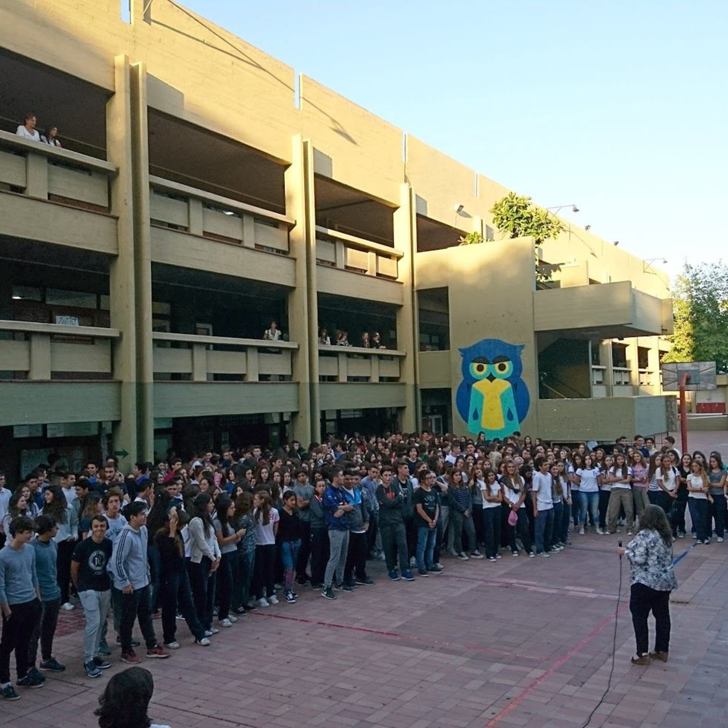 Celulares en el aula: Una escuela de la UNCUYO implementará la "caja de guardado" - María Ana Barrozo episode artwork