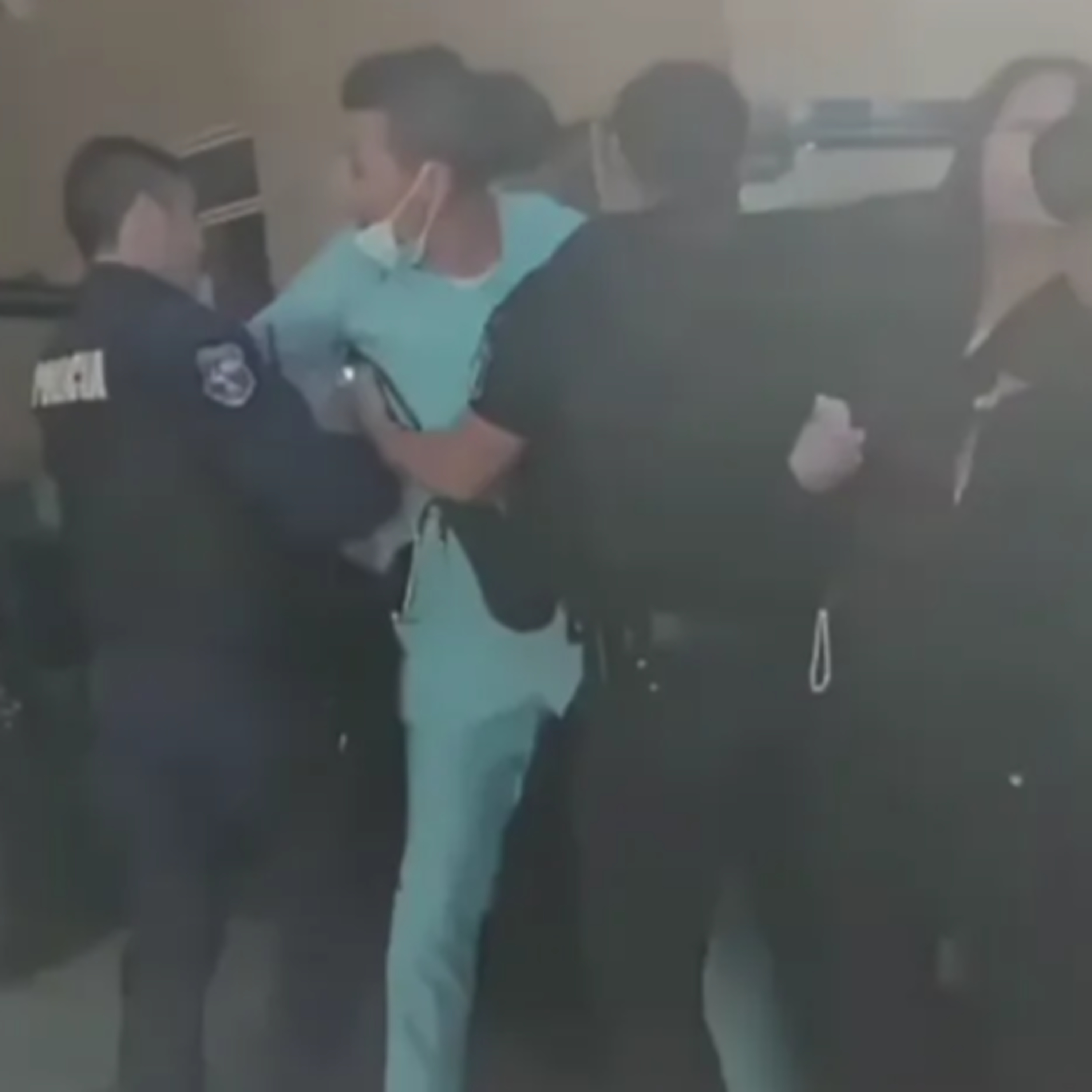 Médico no quiso atender a un detenido en el microhospital de Puente de Hierro - Claudia Iturbe episode artwork