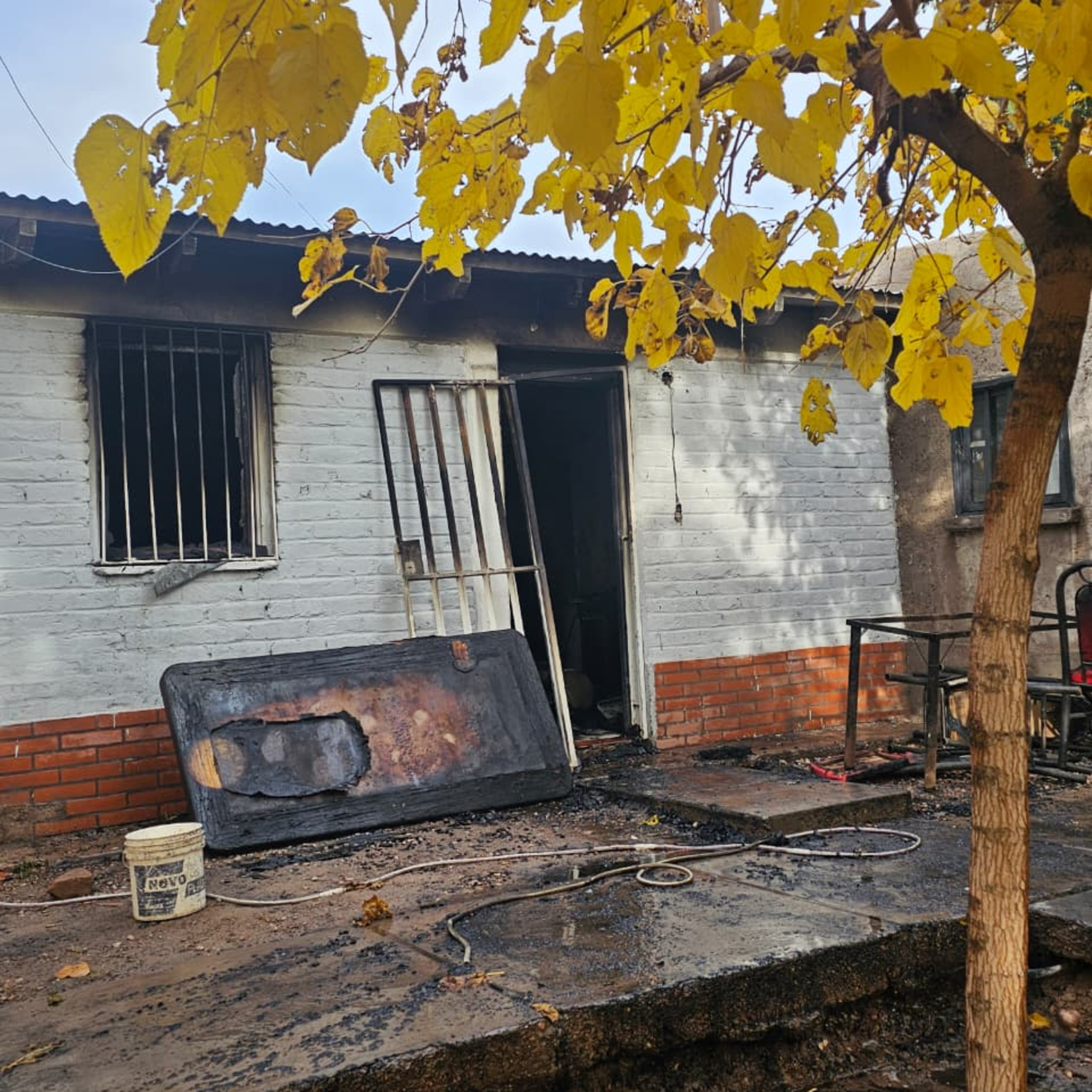 Rescataron a una familia que quedó atrapada en el incendio de su casa - Movil Valentín Capomaggi episode artwork