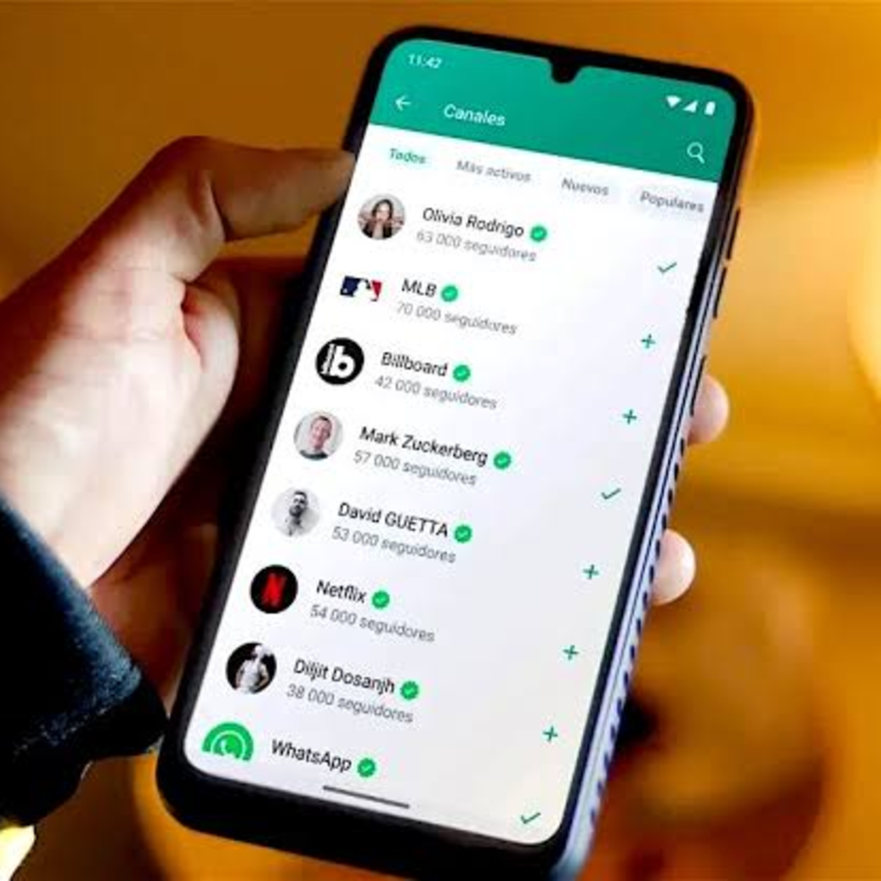 Cambios en WhatsApp: llegan los “grupos similares” y generan controversia - Claudio Barros  episode artwork