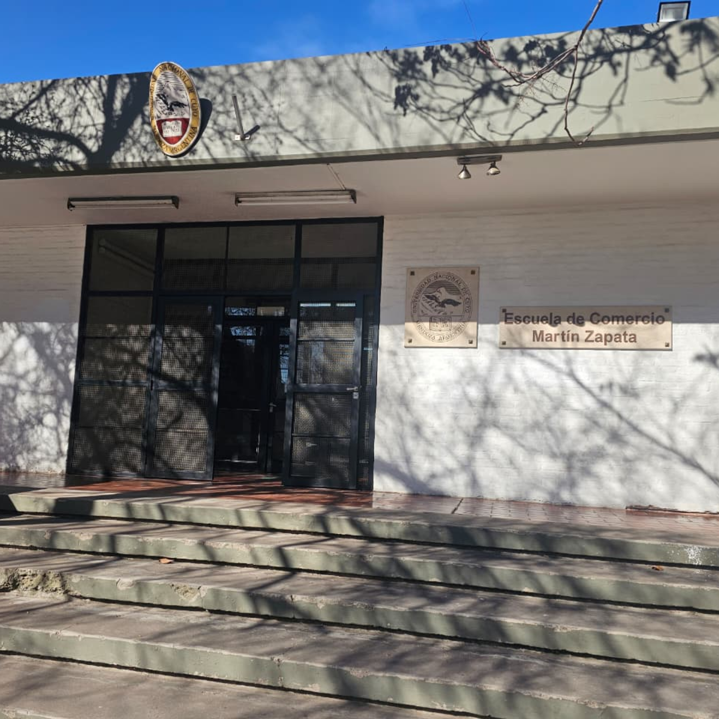 Estudiantes denuncian que un profesor expuso imágenes pornográficas - María Ana Barrozo episode artwork