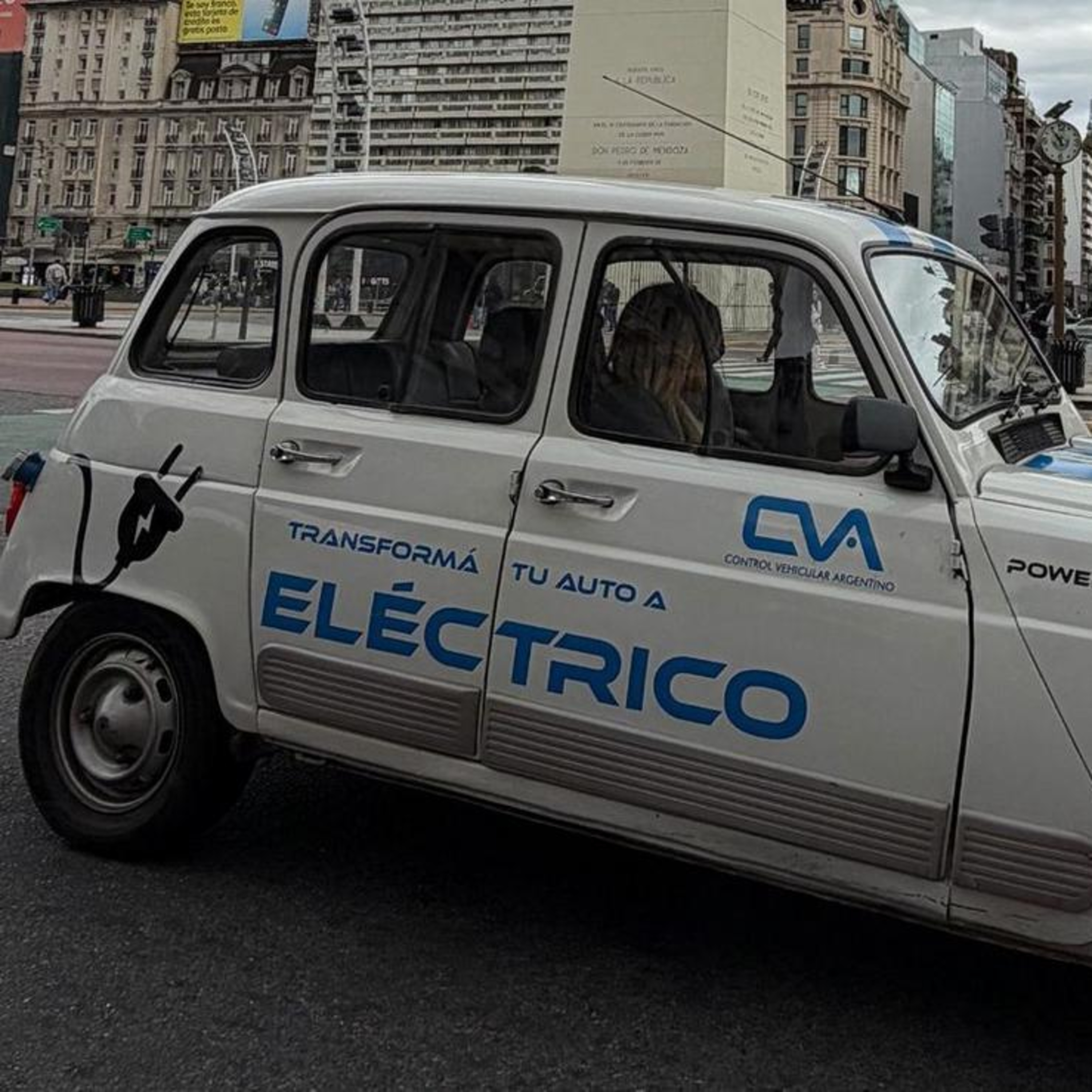 Transformó un Renault 4 en un auto eléctrico - Constantino Abella episode artwork