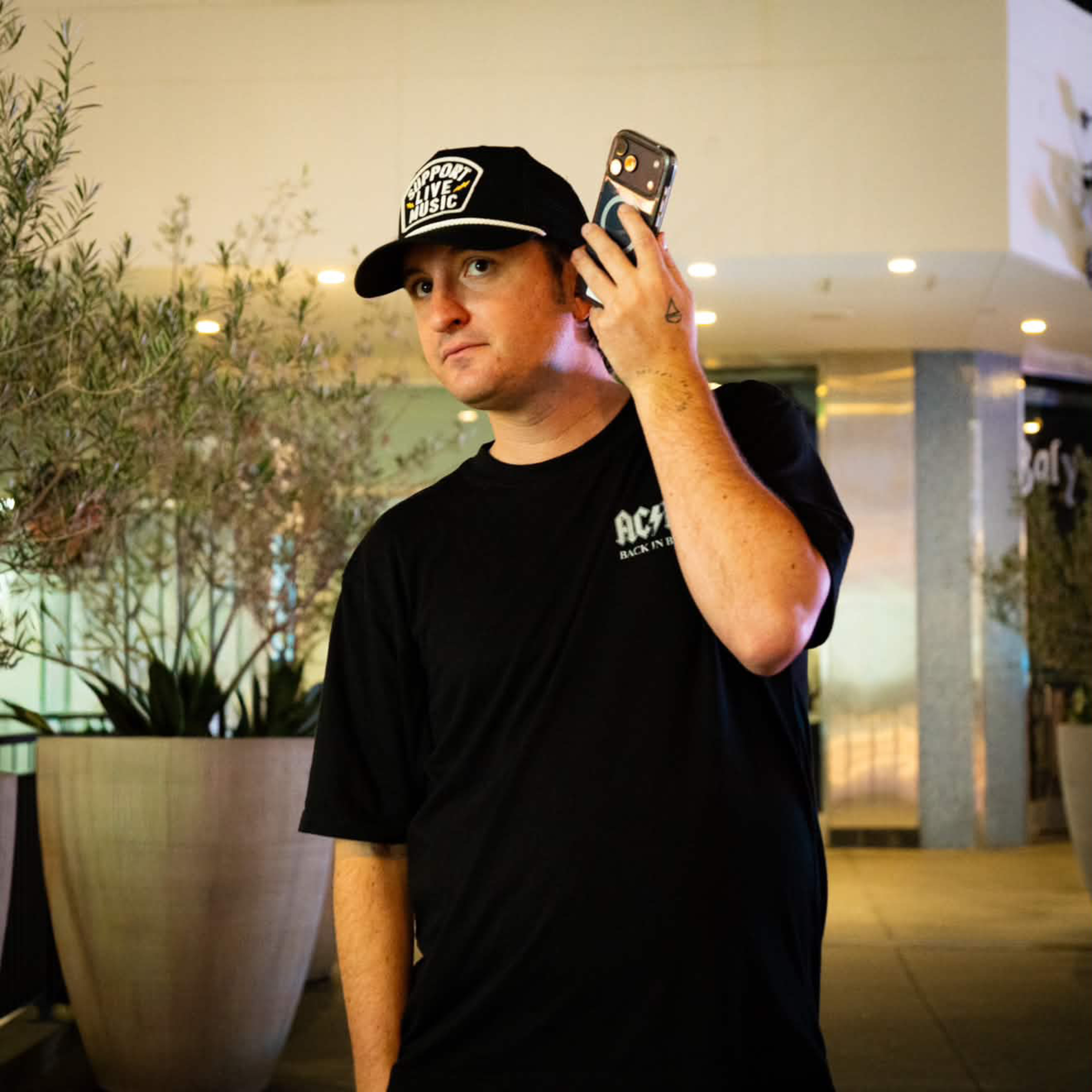 118 – Randy of Gravity Bookings hangs out at Old Towne Pub episode artwork