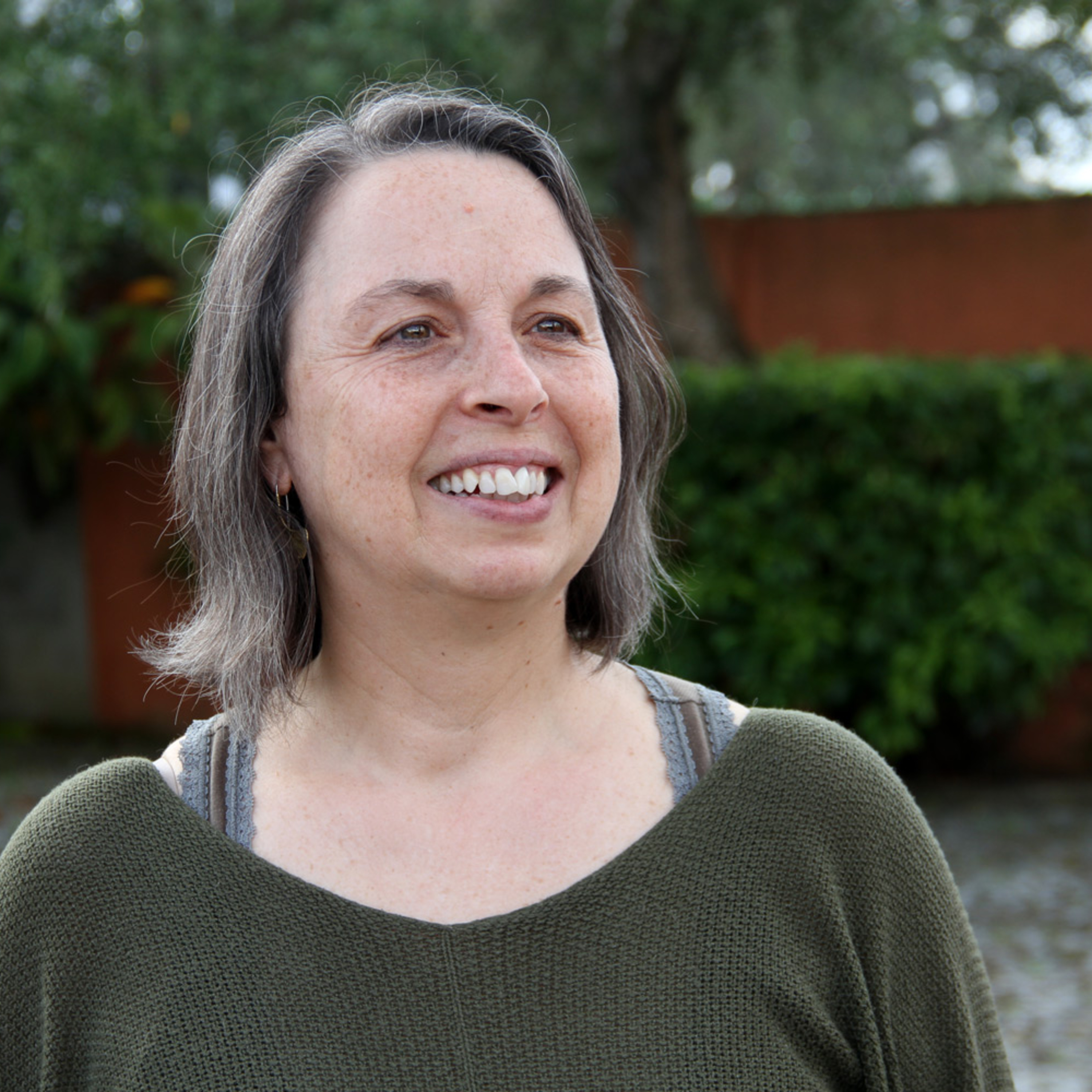 A sabedoria das plantas e o «contágio perpétuo» entre as pessoas no caminho emocionalmente feliz de Margarida Zoccoli - Emissão 17-04-2025