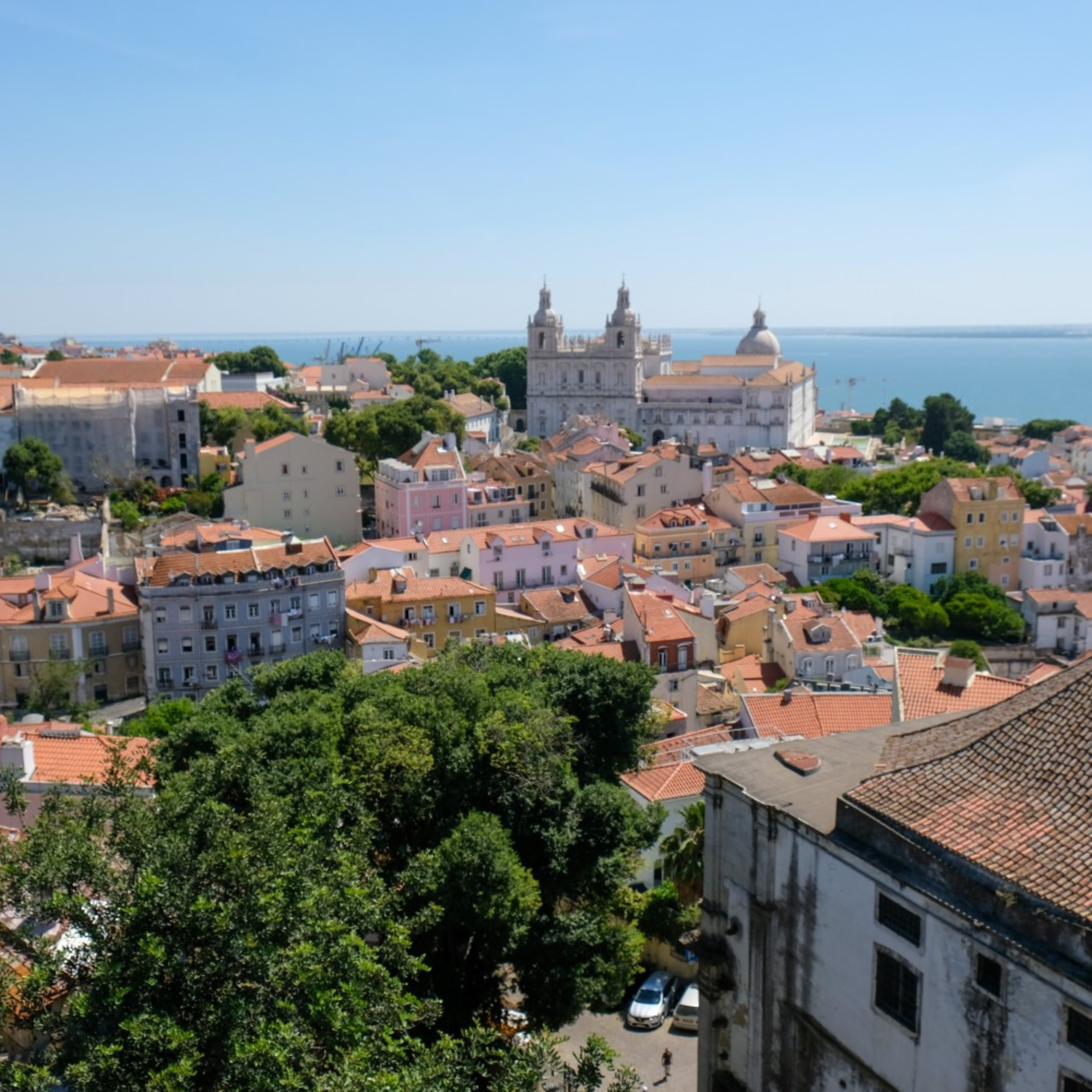Construir comunidade e acolher os turistas em Lisboa - Emissão 14-06-2025 episode artwork