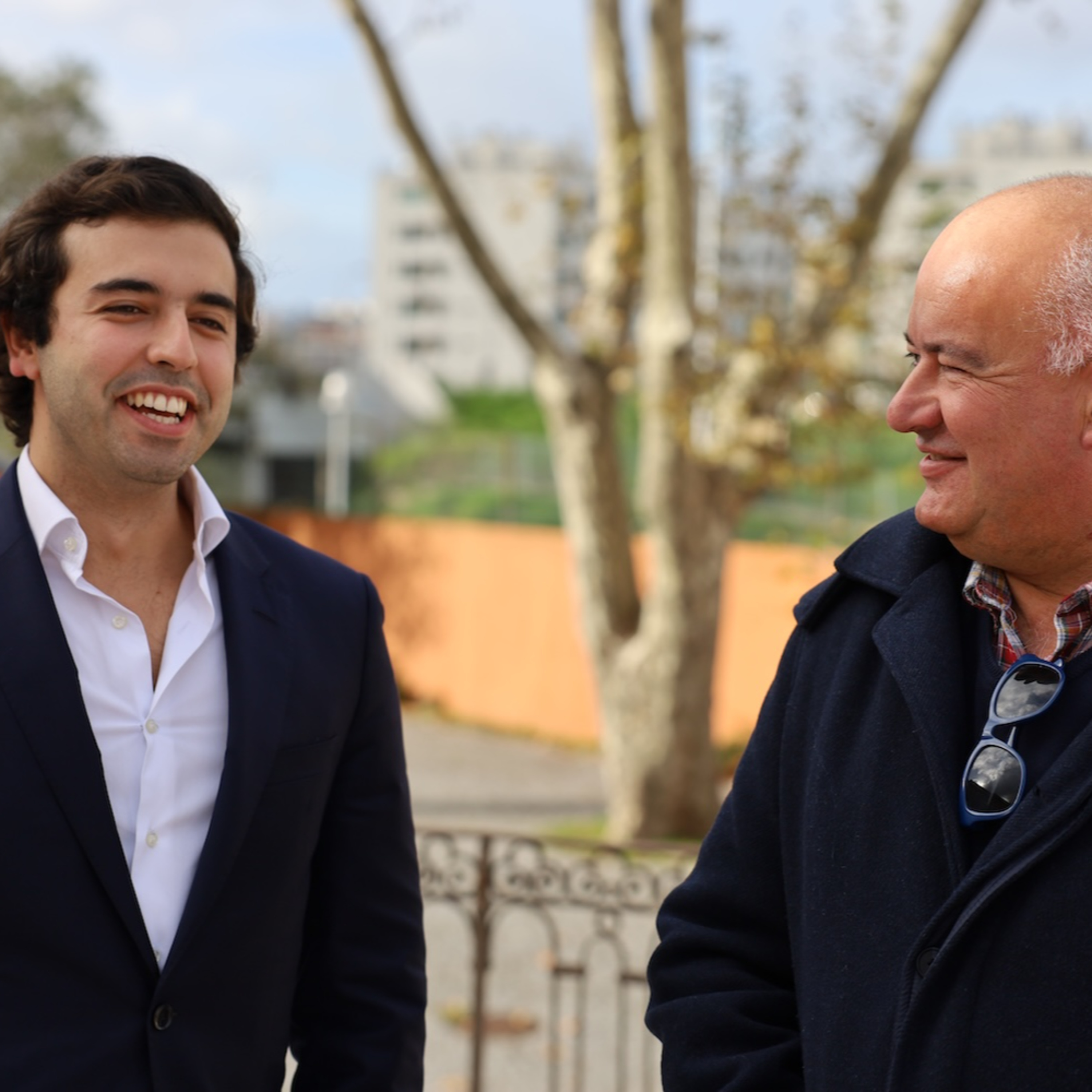 As relações e as vidas que o voluntariado constrói, com Paulo Vitória e Duarte Martins - Emissão 06-12-2025