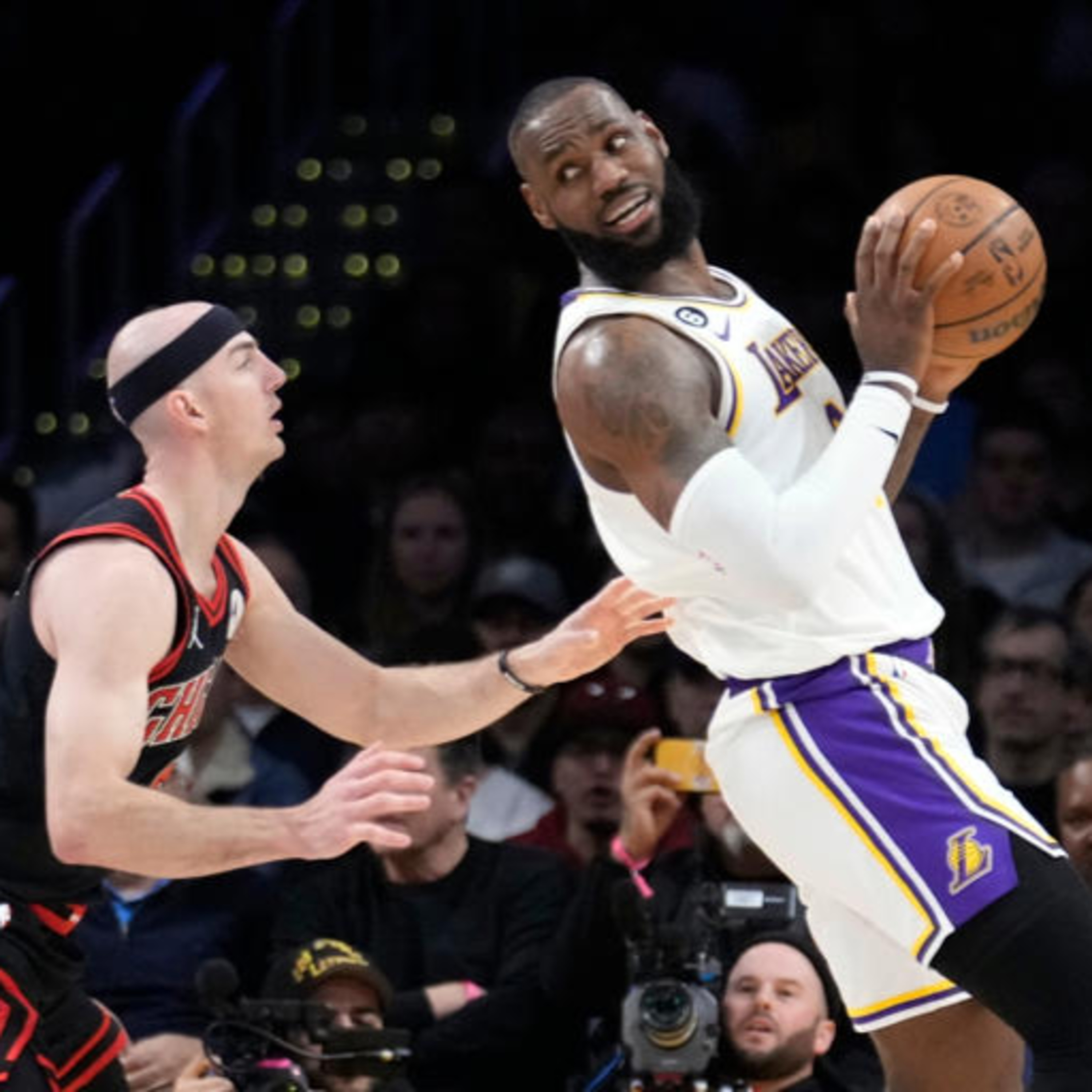 Lakers-Bulls Post Game! LeBron Returns To A Lakers Dud! Group Chat!