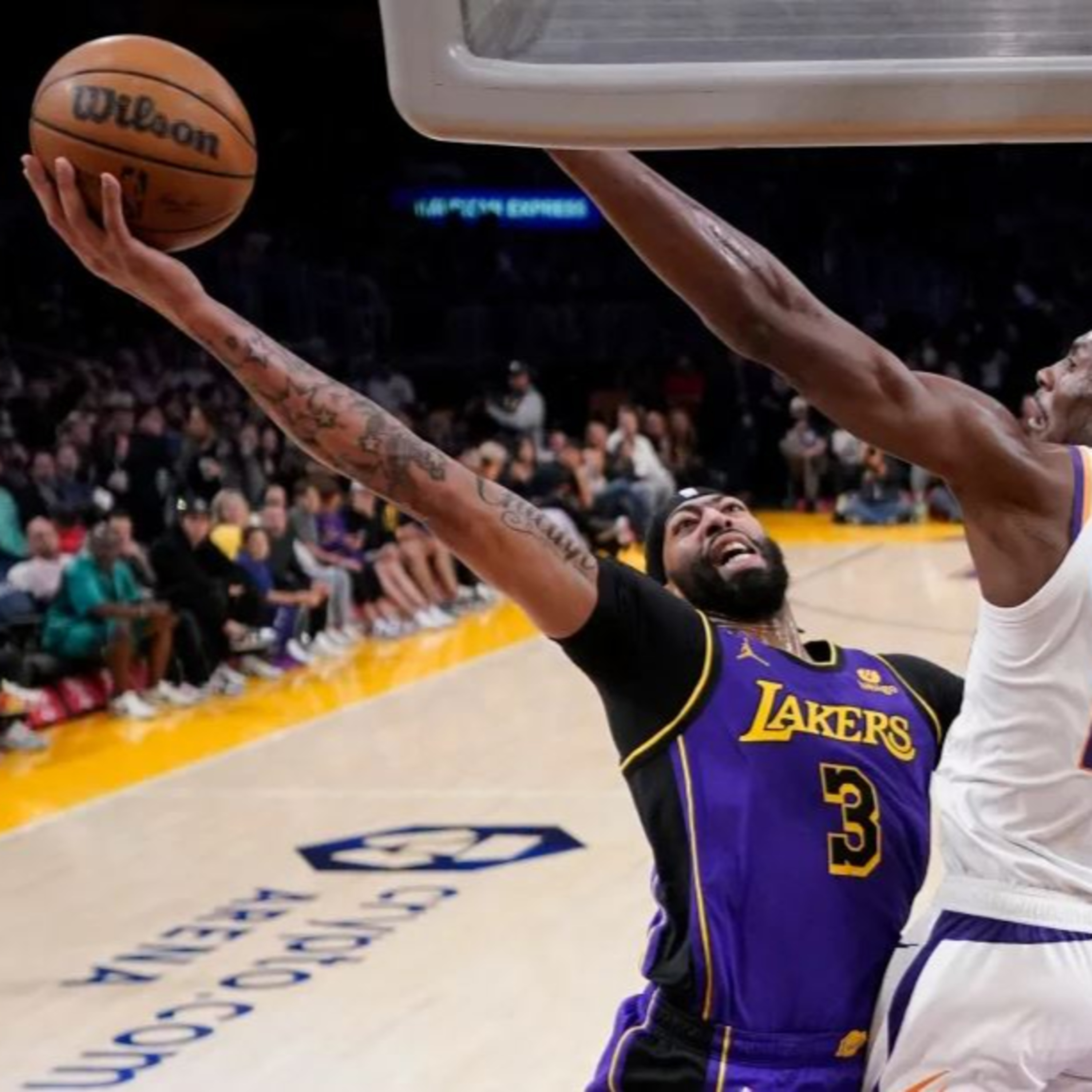 Lakers-Suns Recap! Lakers Sleepwalk To A Late-Season Victory! Group Chat!