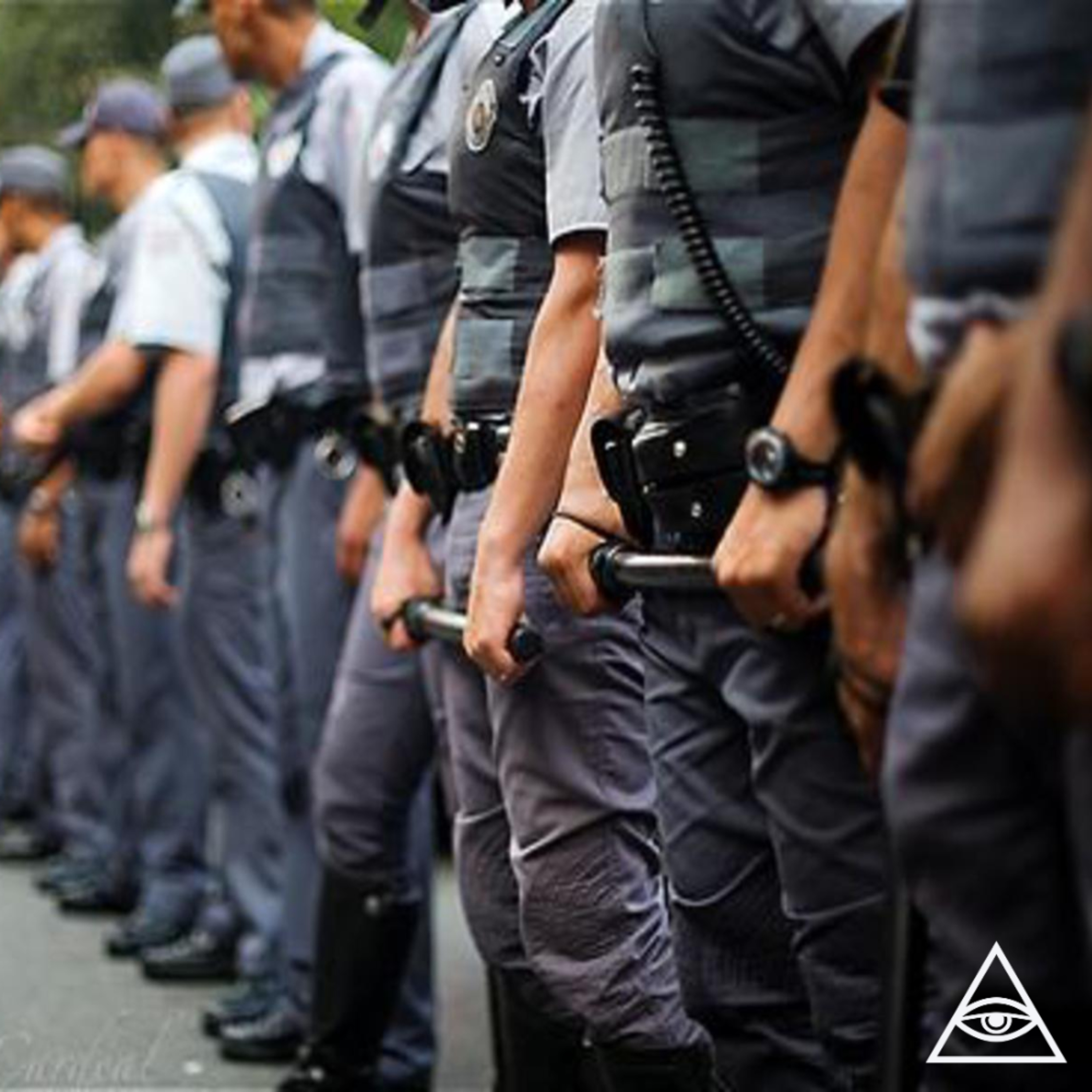 30 POLICIAIS vs 1 MACONHEIRO