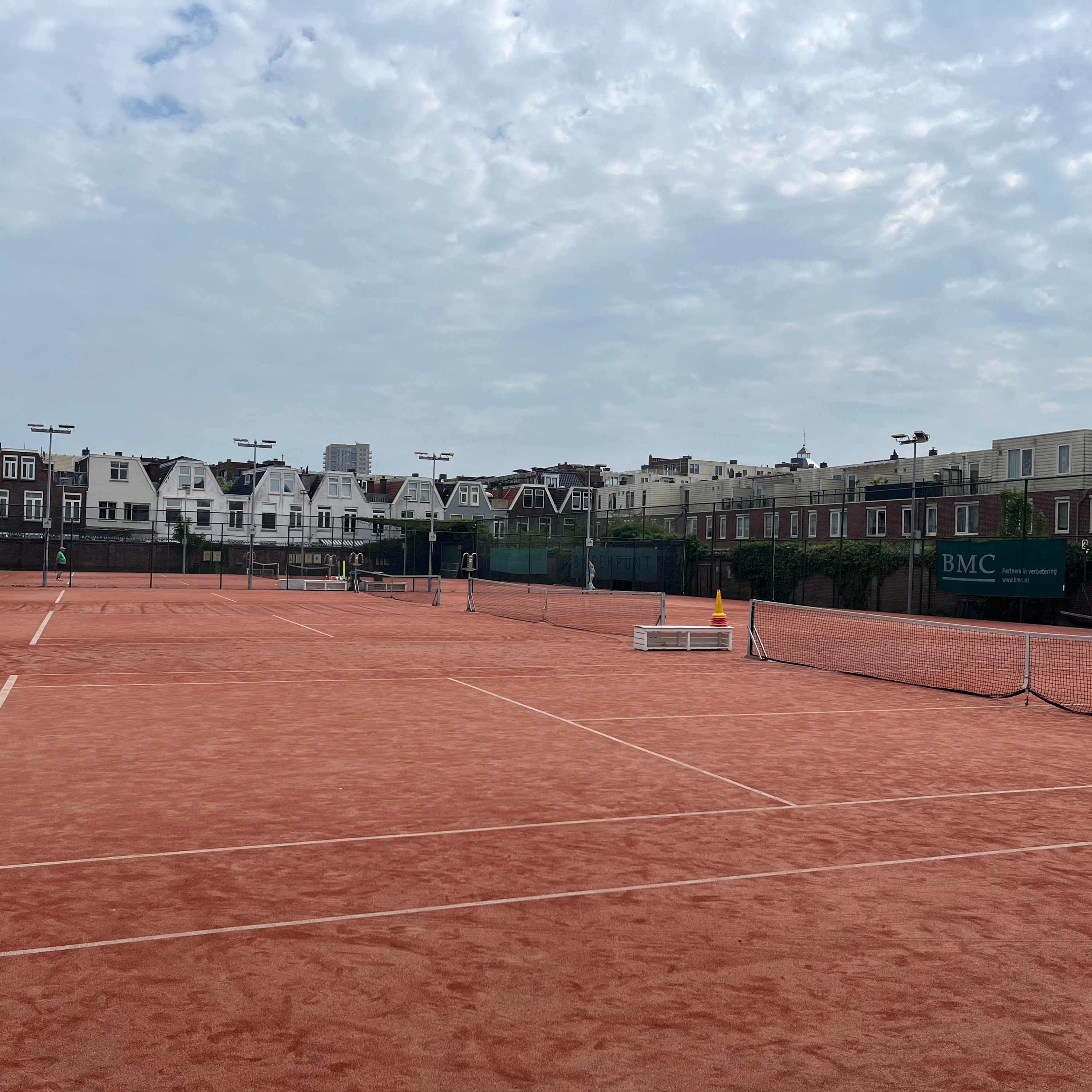 Clubhuis 11: Tennis Club Breekpunt in de Teijlerstraat