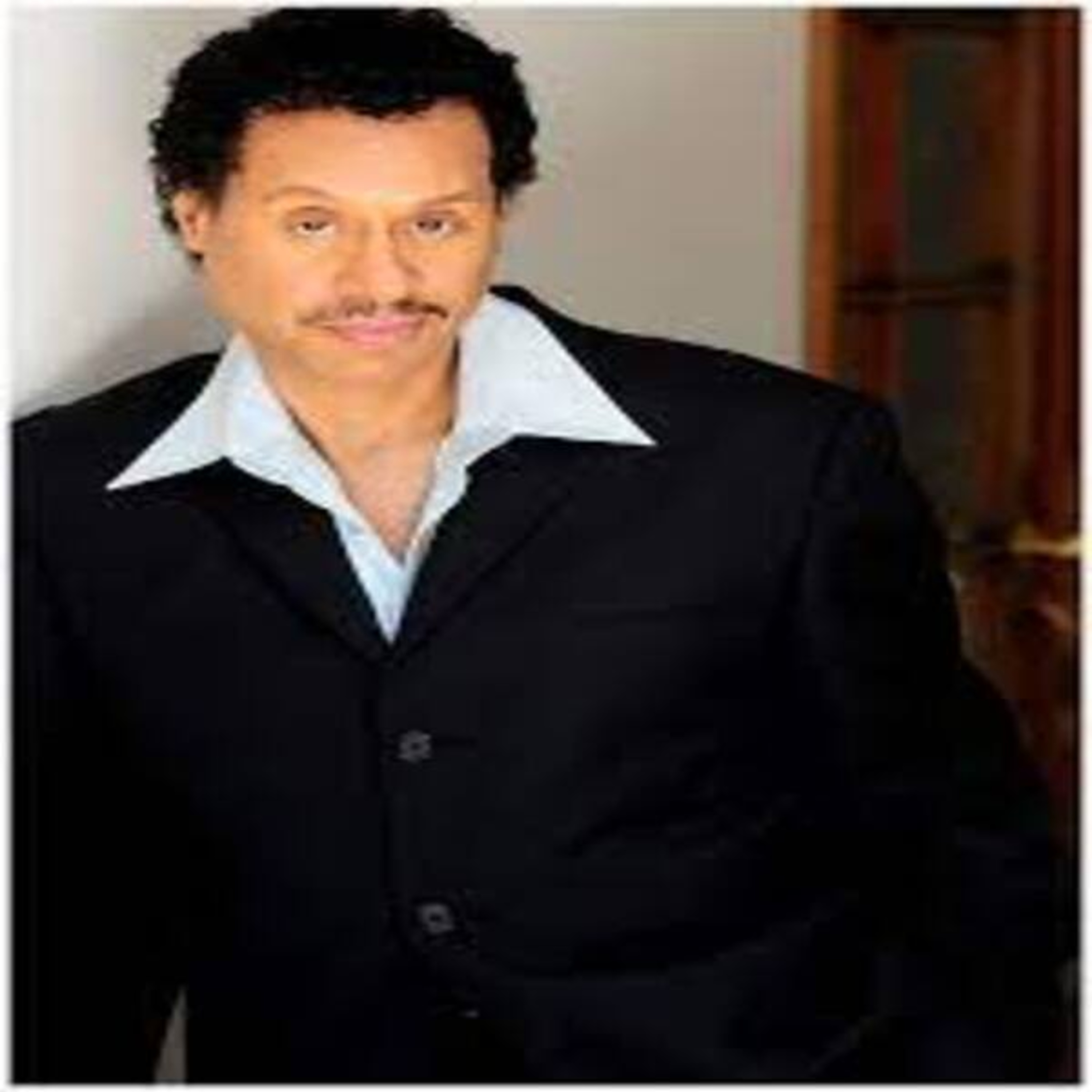 s4e23 {173} Larry Dunn (Earth Wind & Fire) (2013) interview on Nexxlegacy