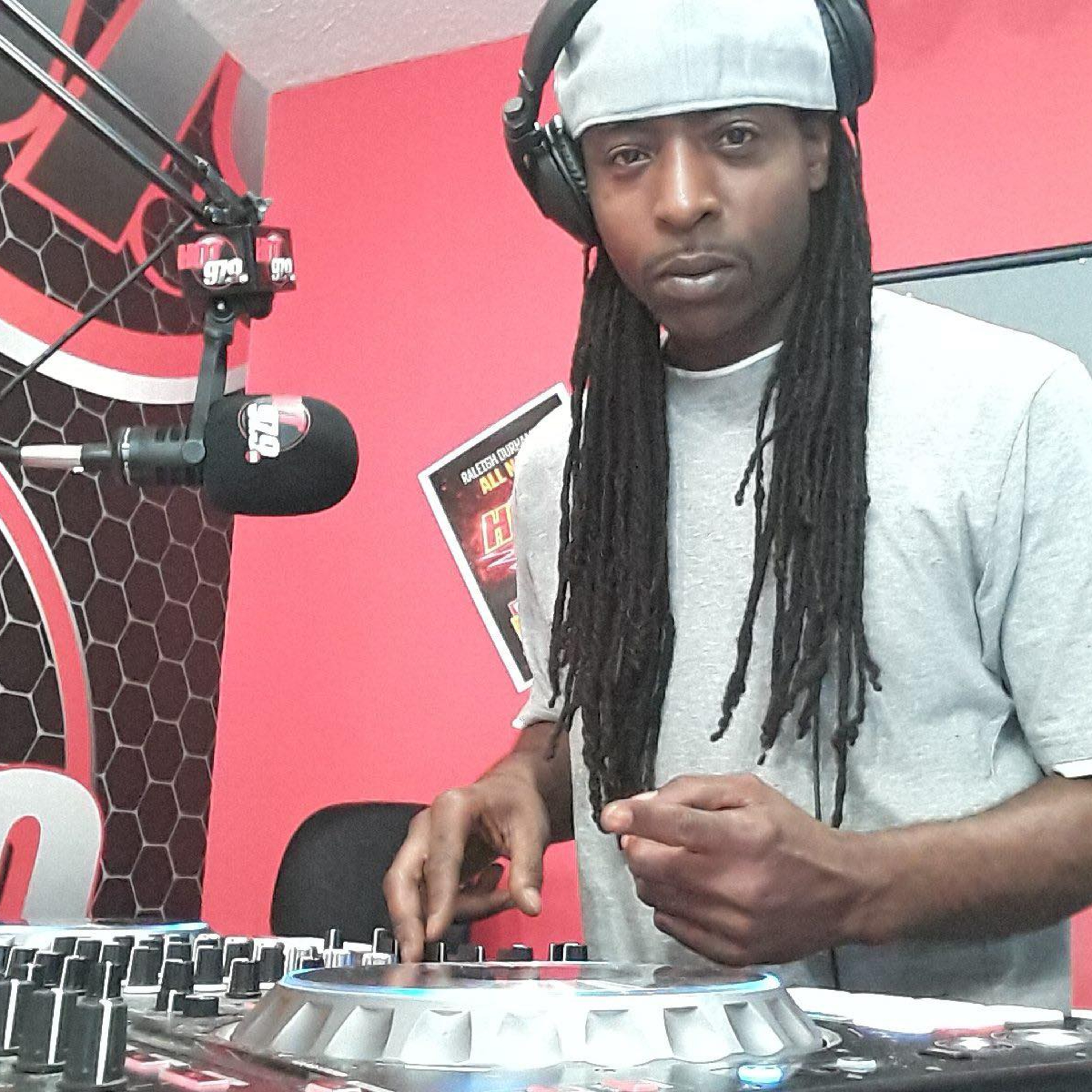 8ep40- Show#390 Guest: DJ Barry B. (2013) Interview on Nexxlegacy