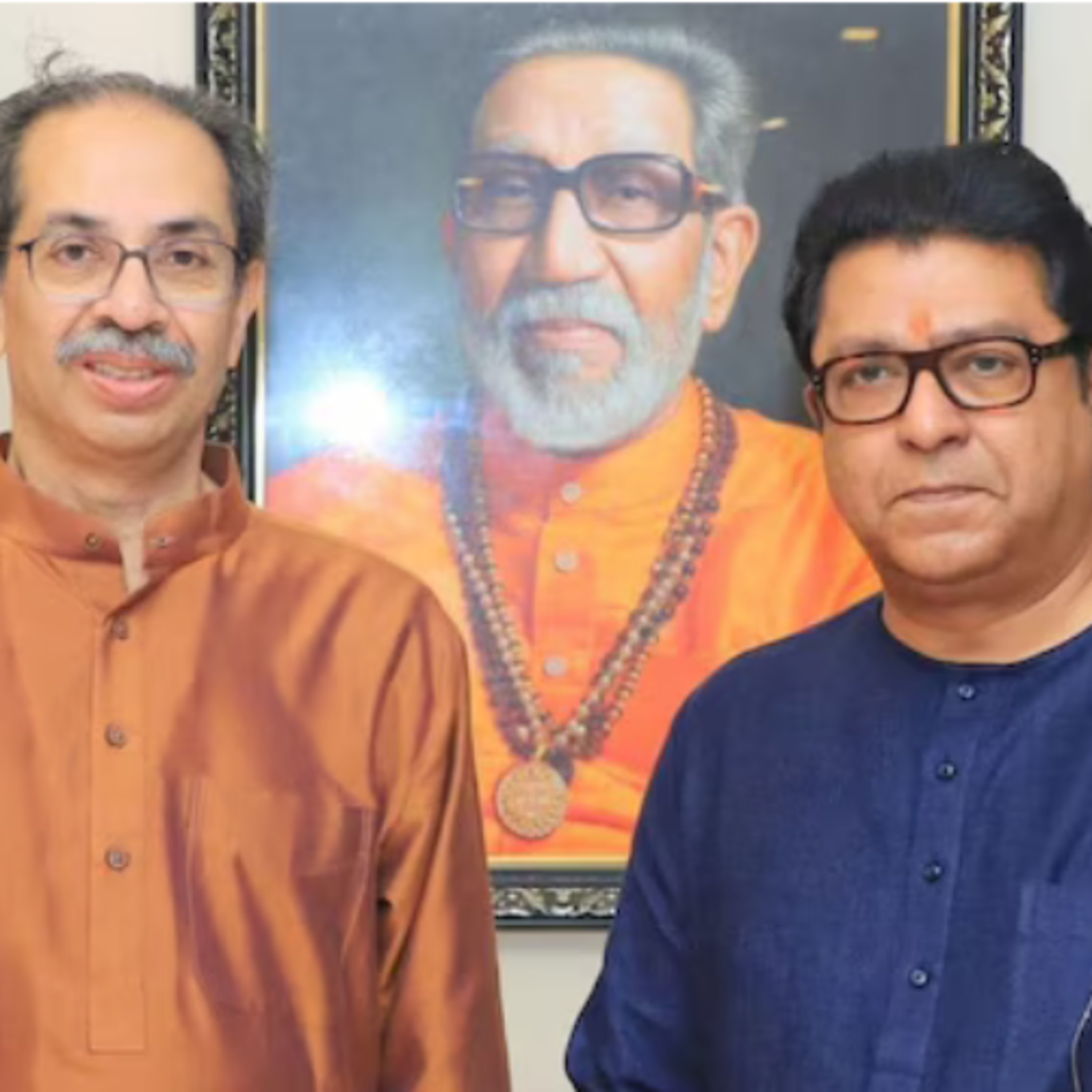 65वें बर्थडे पर Matoshree पहुँचे Raj Thackeray! Uddhav से गले मिलकर क्या कहा?
