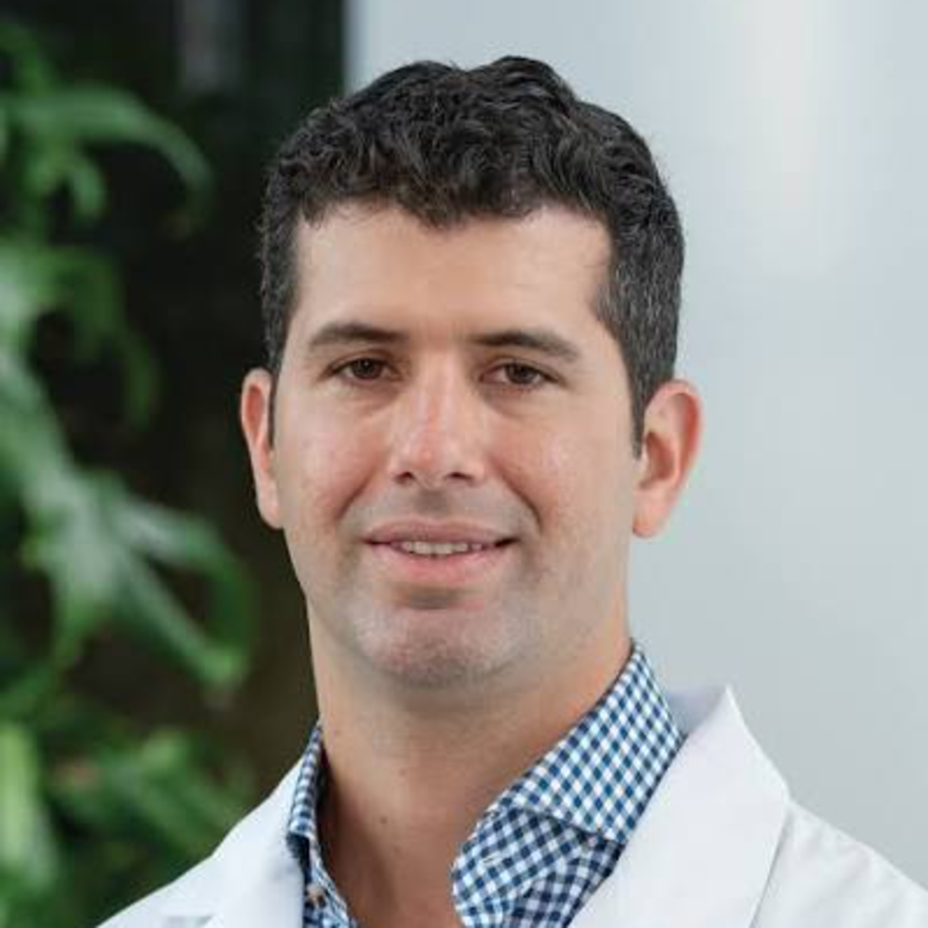 Ep. 83: Finding flow with locums and life beyond the OR with vascular surgeon Dr. Lucas Ferrer episode artwork